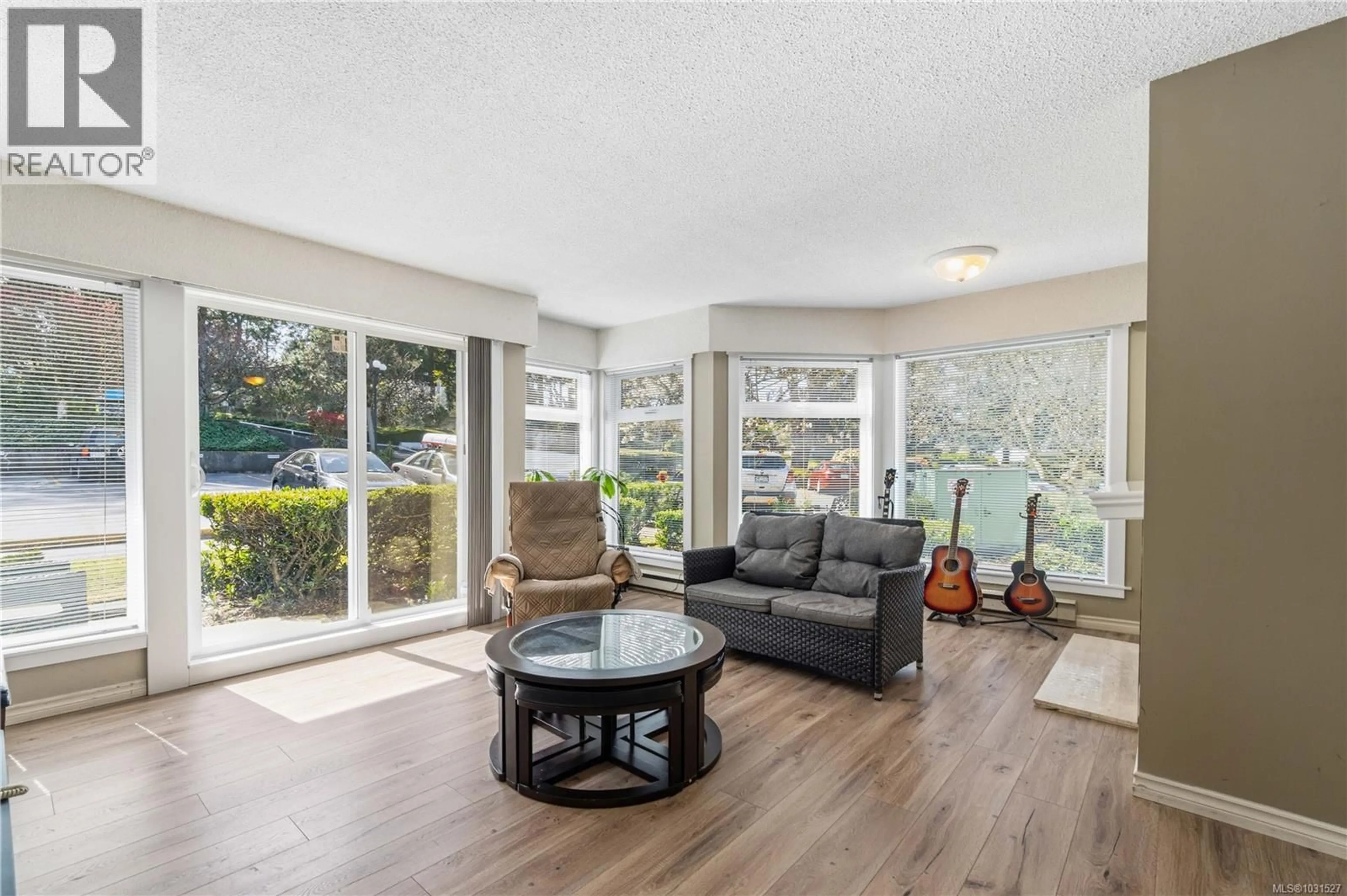 Living room with furniture, unknown for 418 - 2562 DEPARTURE BAY ROAD, Nanaimo British Columbia V9S5P1