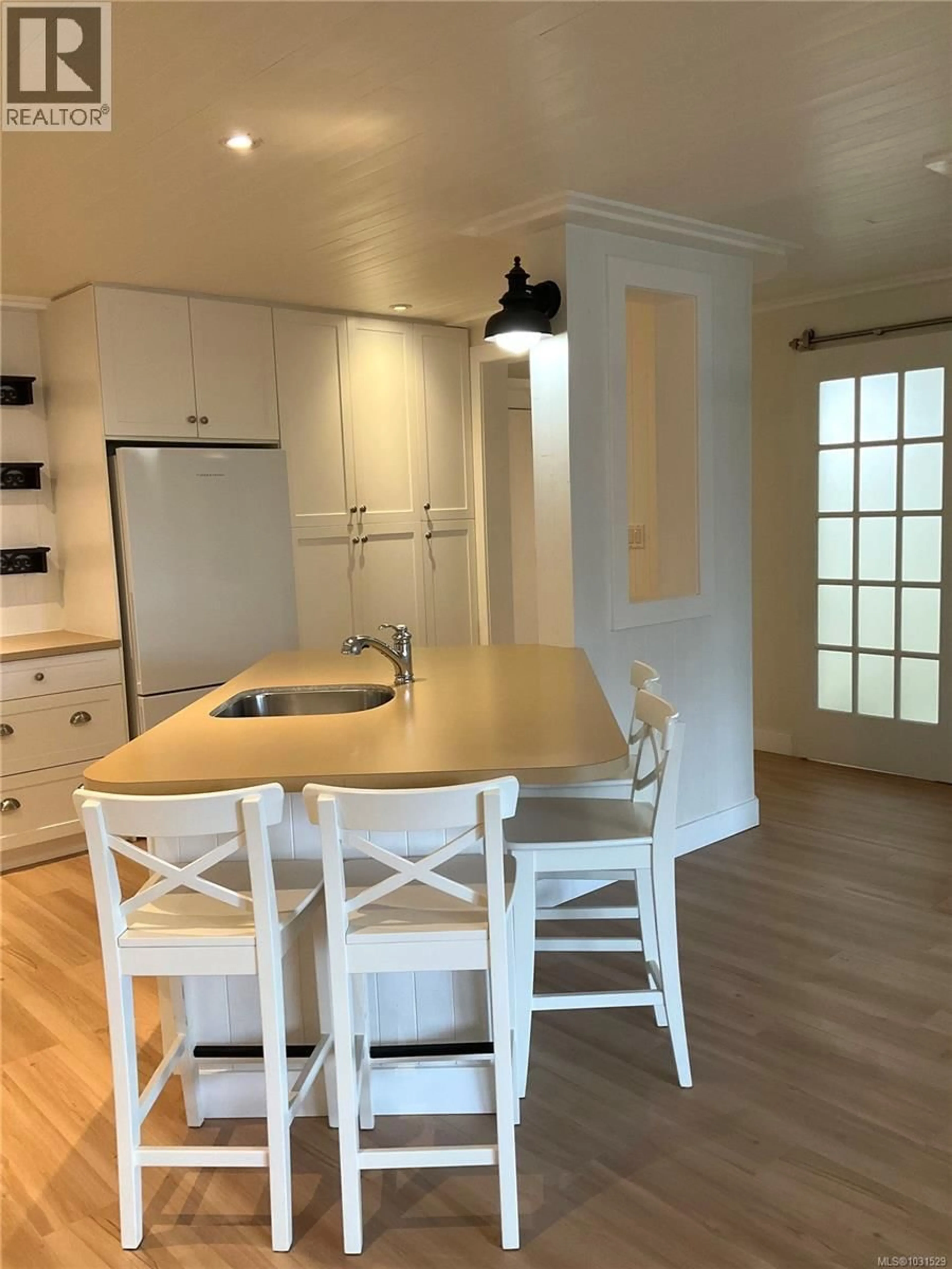 Open concept kitchen, wood/laminate floor for 114 - 2100 GRANITE STREET, Oak Bay British Columbia V8S3G7