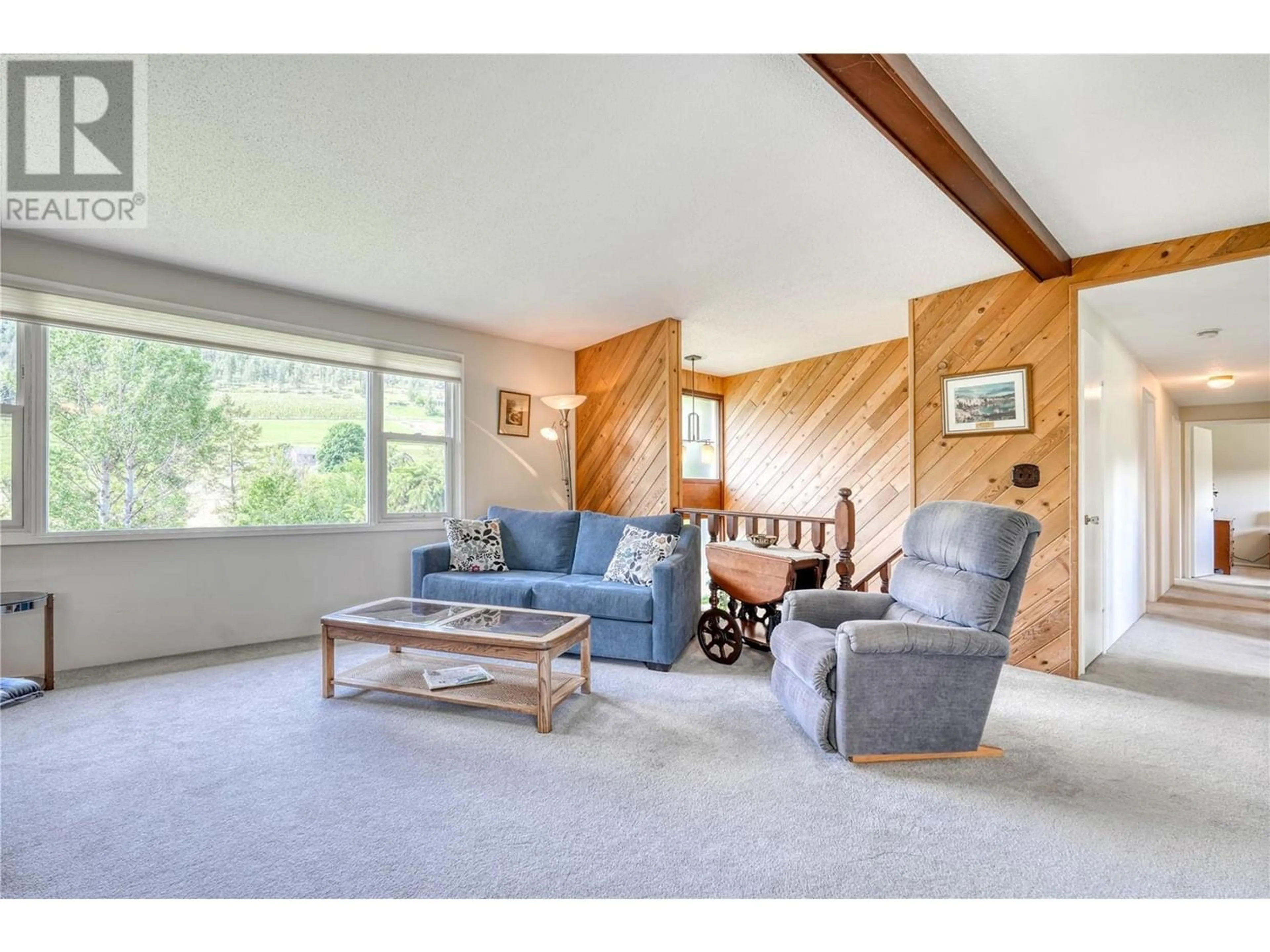 Living room for 14918 Dale Meadows Road, Summerland British Columbia V0H1Z8