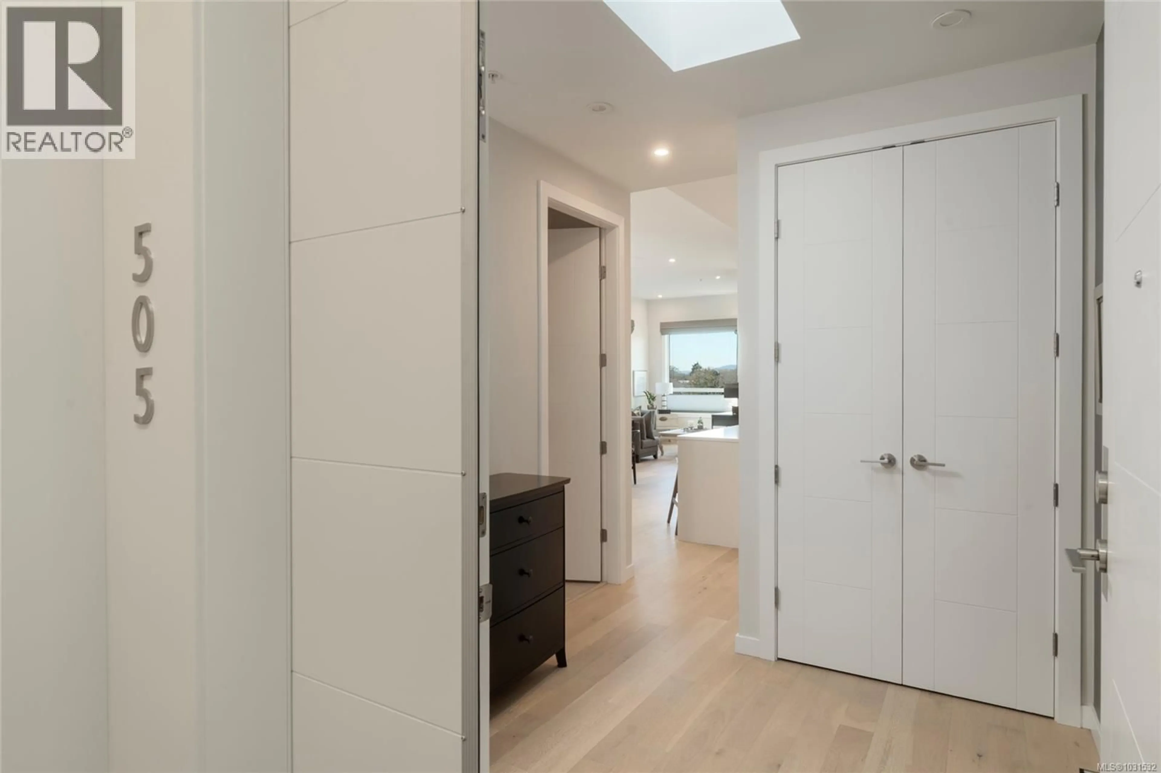 Indoor entryway for PH5 - 2285 BOWKER AVENUE, Oak Bay British Columbia V8R2E2