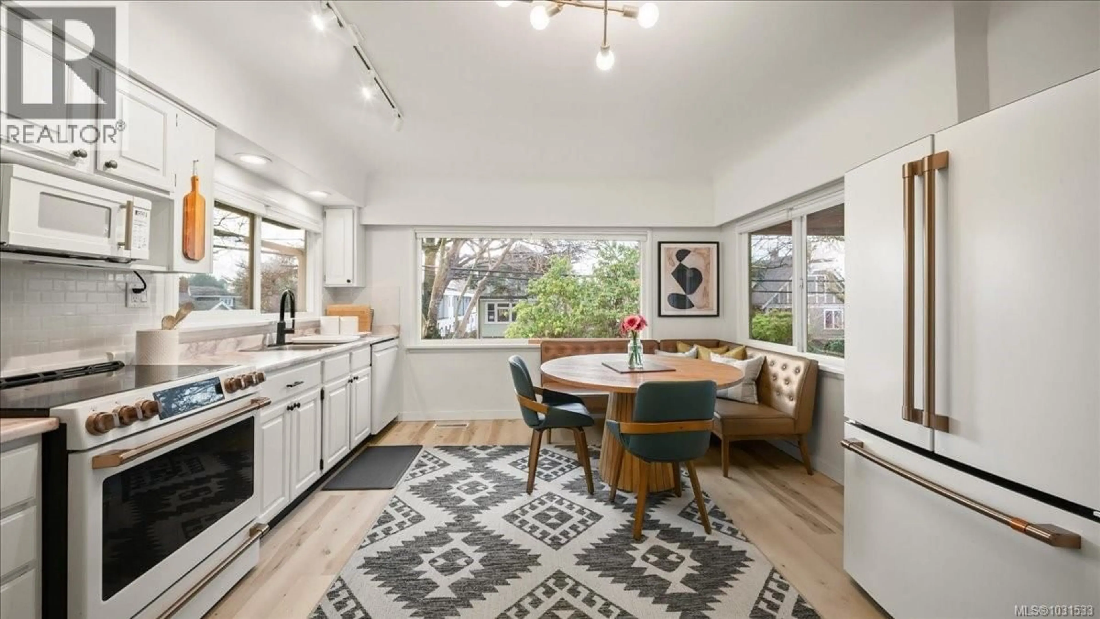 Open concept kitchen, unknown for 2360 CRANMORE ROAD, Oak Bay British Columbia V8V3K8