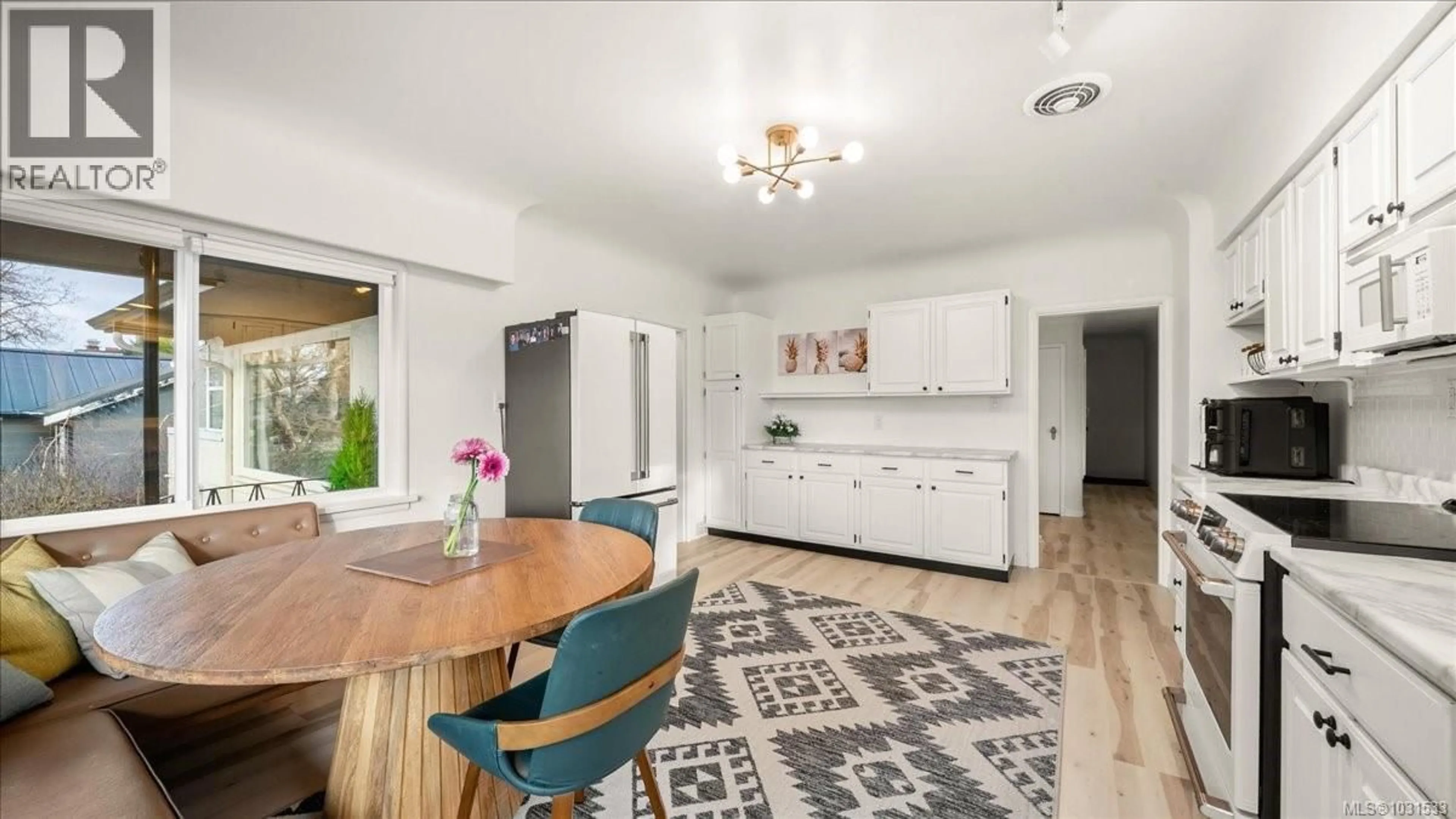 Open concept kitchen, unknown for 2360 CRANMORE ROAD, Oak Bay British Columbia V8V3K8