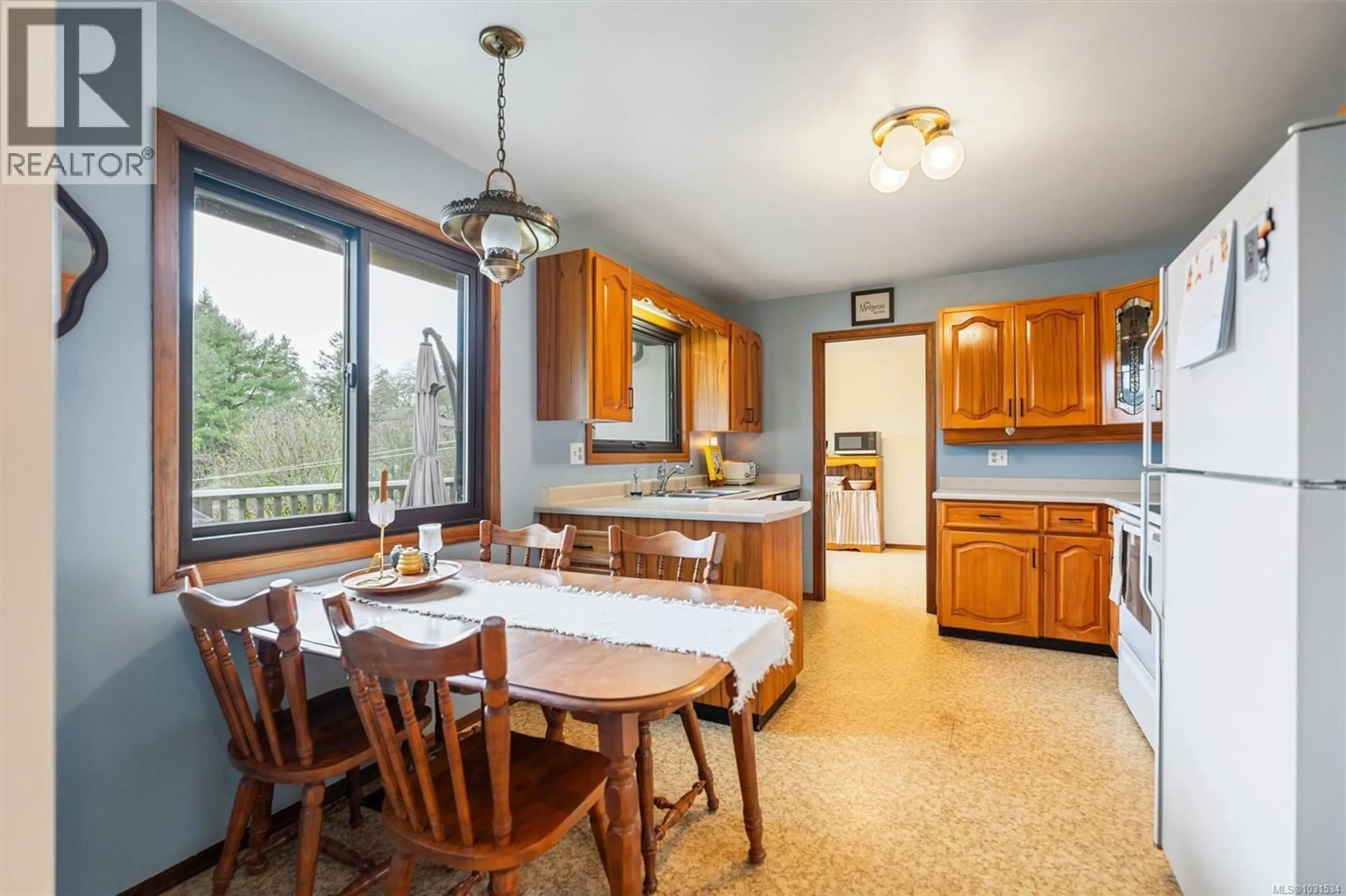 Dining room, ceramic/tile floor for 891 LAVENDER AVENUE, Saanich British Columbia V8Z2M6
