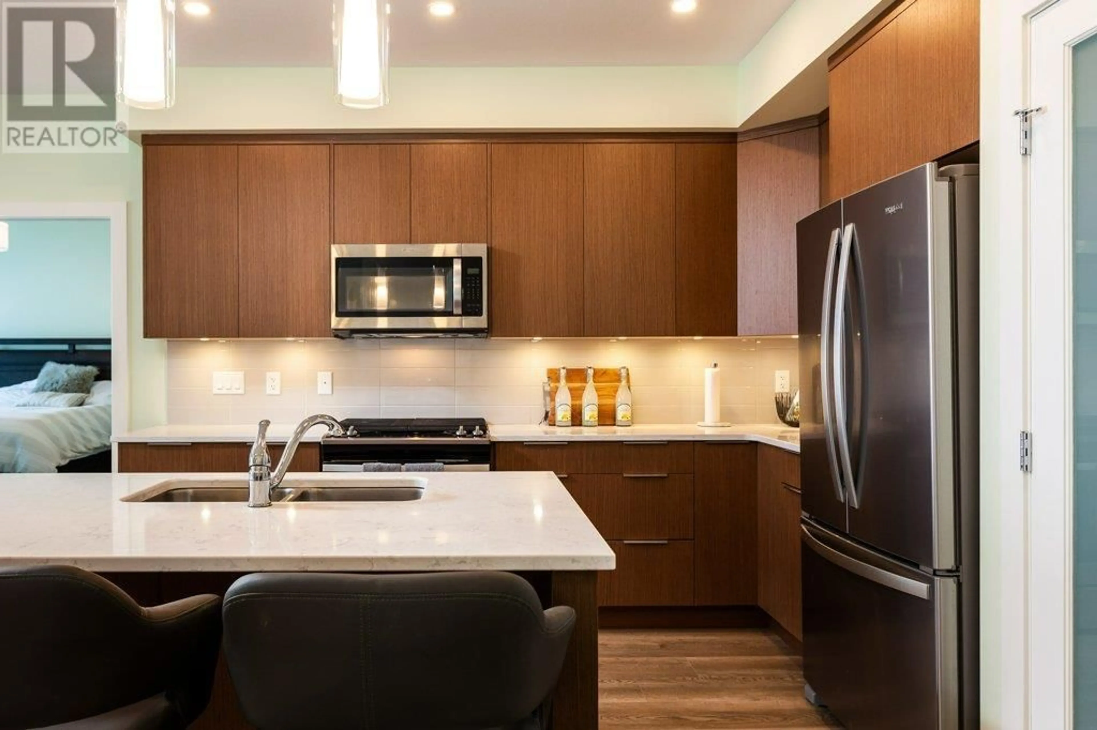 Contemporary kitchen for 3475 Granite Close Unit# 308, Kelowna British Columbia V1V0B9