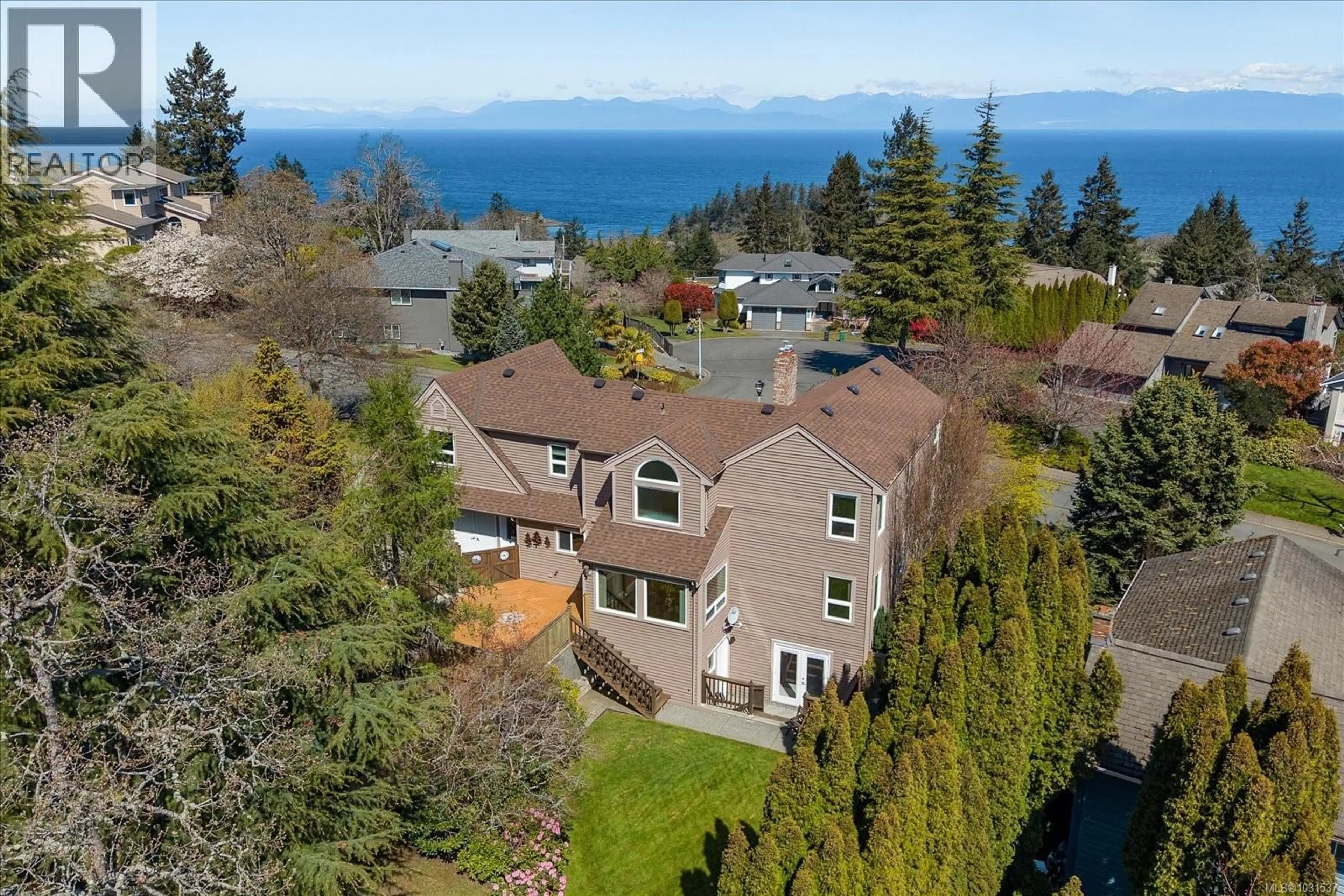 A pic from outside/outdoor area/front of a property/back of a property/a pic from drone, water/lake/river/ocean view for 3628 GLEN OAKS DRIVE, Nanaimo British Columbia V9T5J8