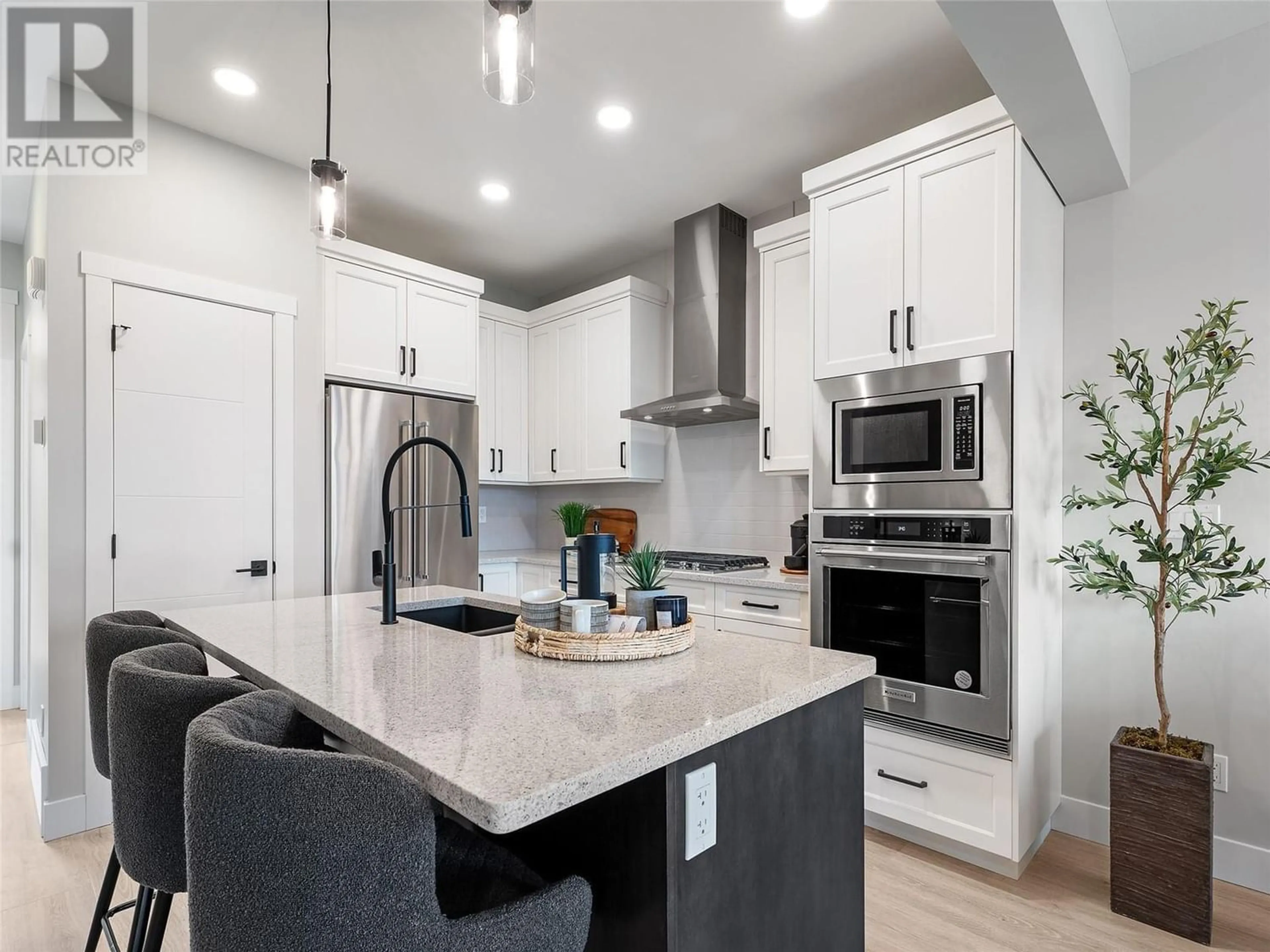 Contemporary kitchen for 7735 Okanagan Hills Boulevard Unit# 41 L, Vernon British Columbia V1H0A7