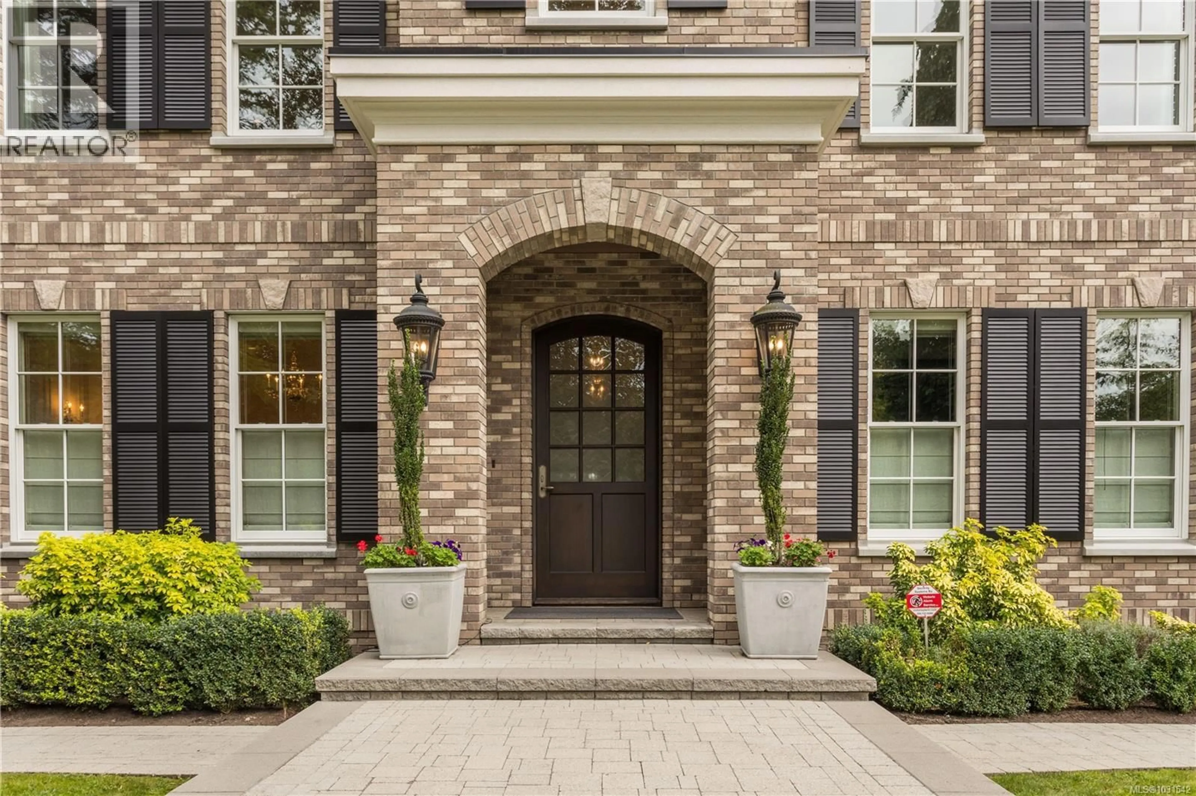 Home with brick exterior material, street for 3085 SOUTHDOWNE ROAD, Oak Bay British Columbia V8R6H3