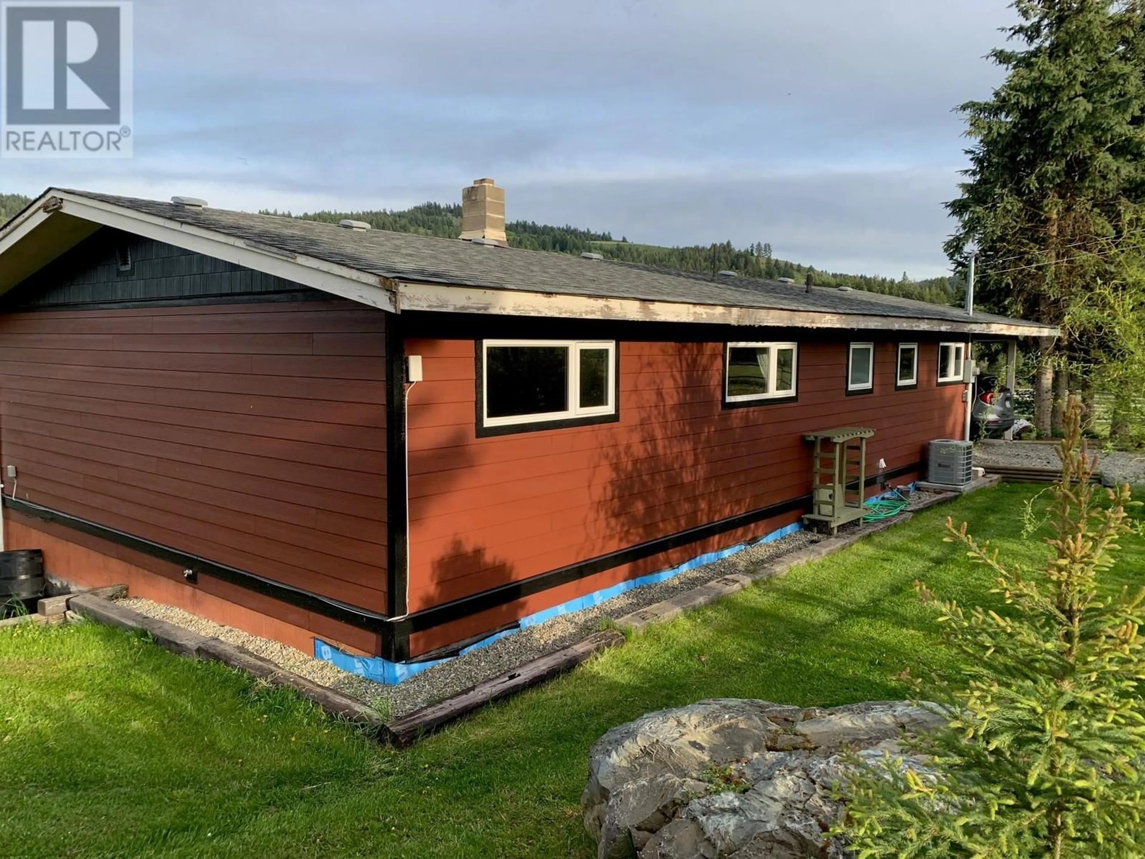 A pic from outside/outdoor area/front of a property/back of a property/a pic from drone, building for 5470 HIGHWAY 3 OTHER, Bridesville British Columbia V0H1Y0