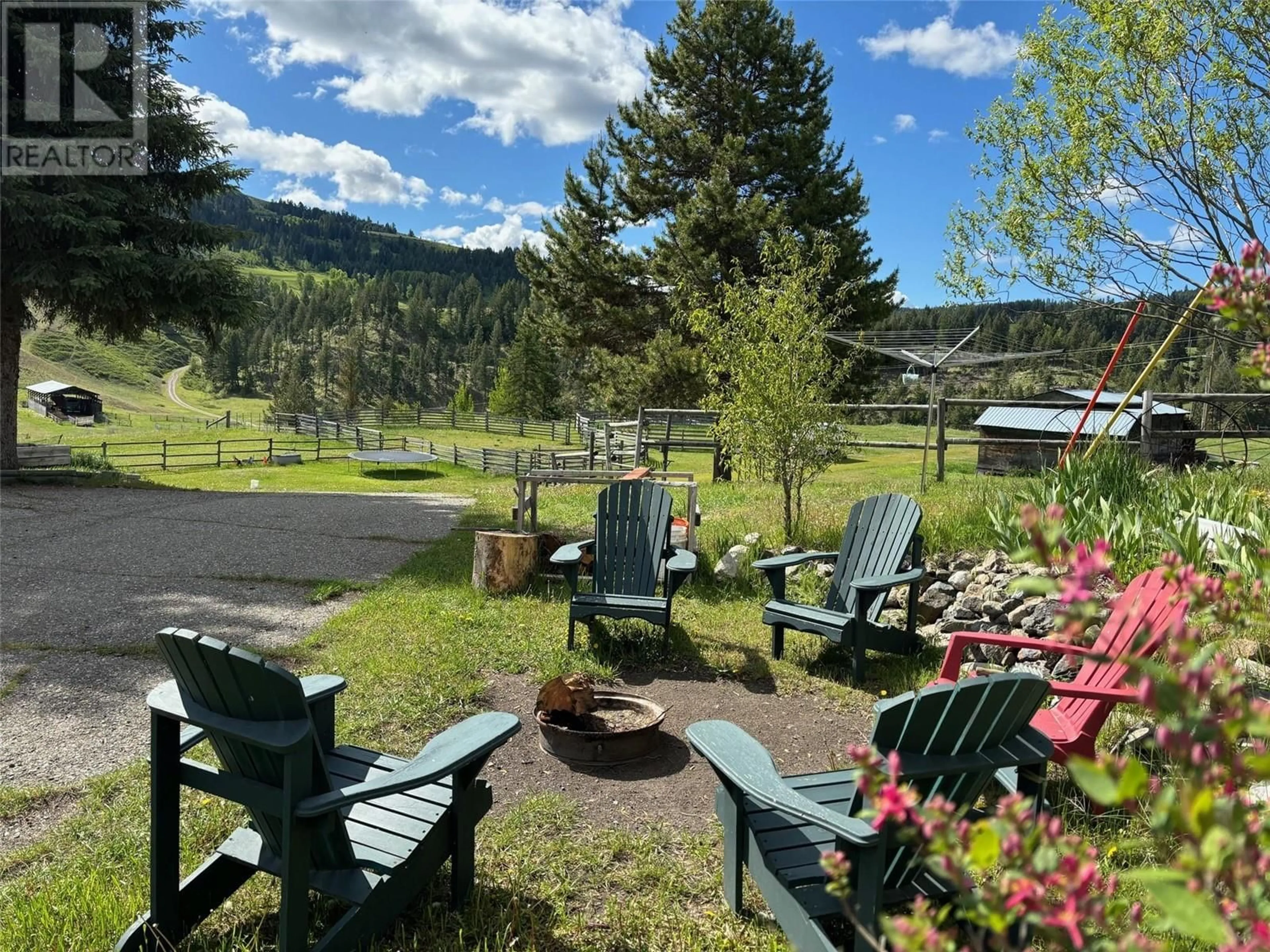 Patio, mountain view for 5470 HIGHWAY 3 OTHER, Bridesville British Columbia V0H1Y0