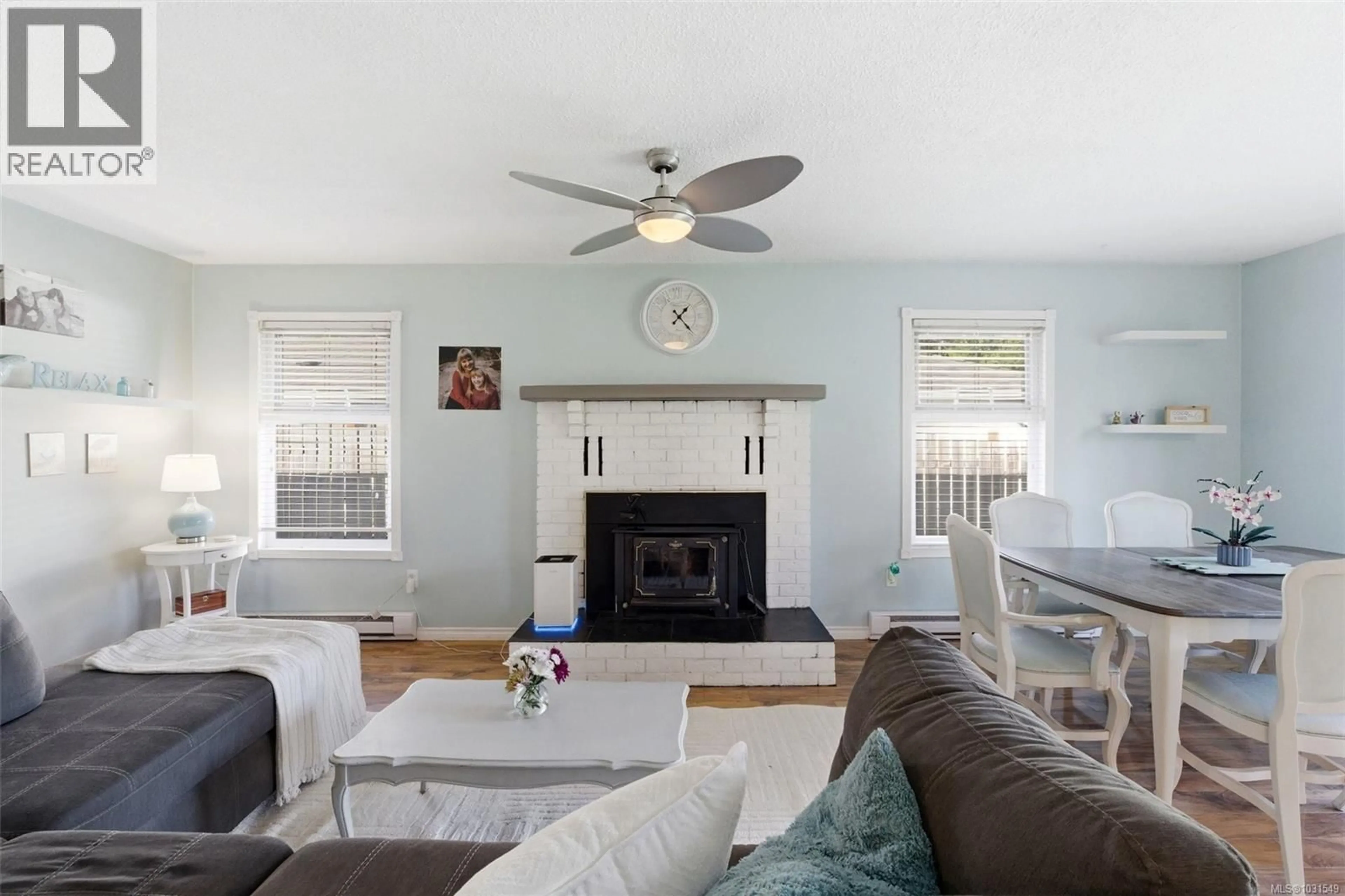 Living room with furniture, unknown for 6525 COUNTRY ROAD, Sooke British Columbia V9Z0W9