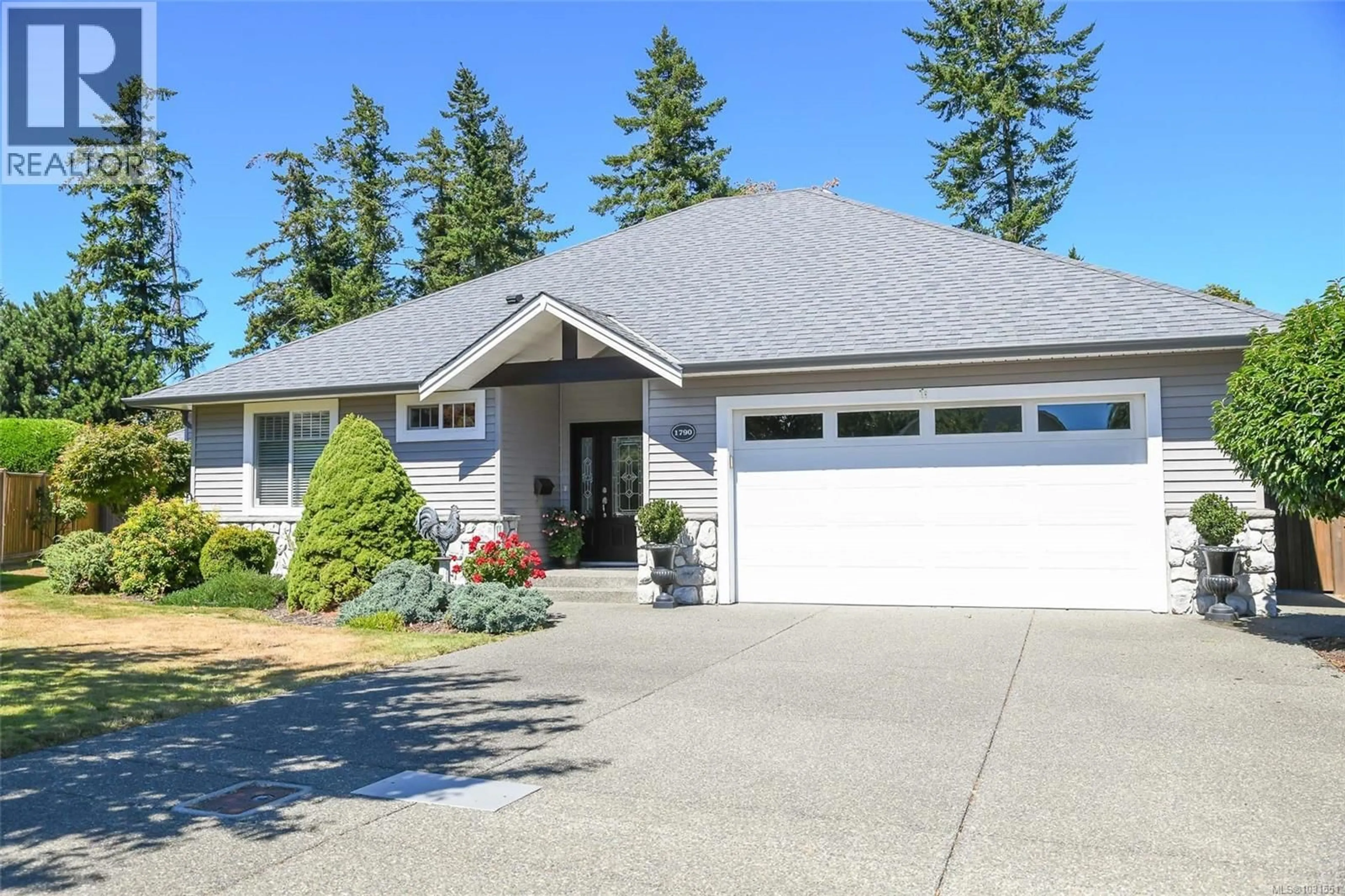 Home with vinyl exterior material, street for 1790 YEW COURT, Comox British Columbia V9M2L6