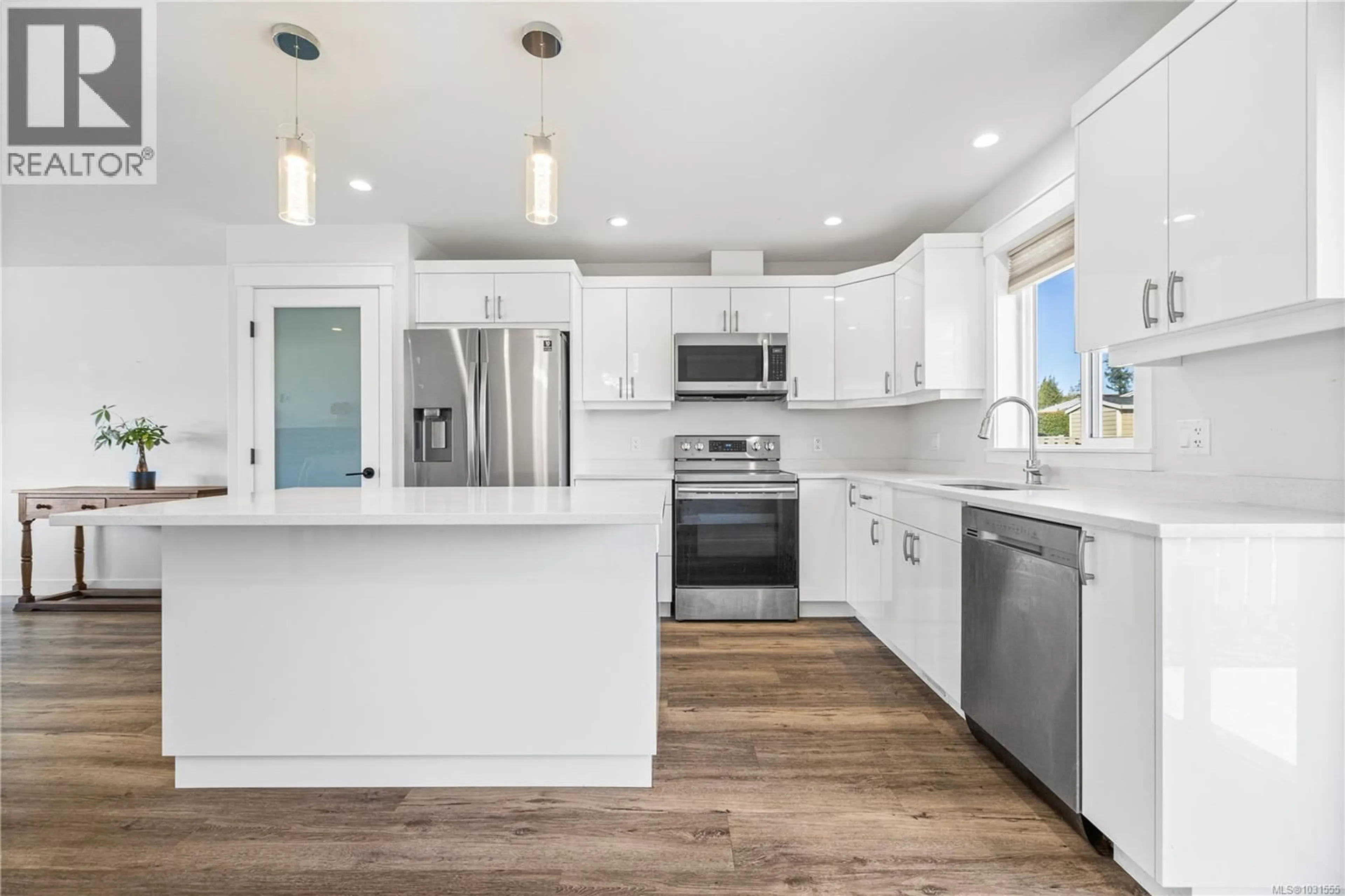 Open concept kitchen, unknown for 1535 PRENTICE ROAD, Campbell River British Columbia V9W0E3