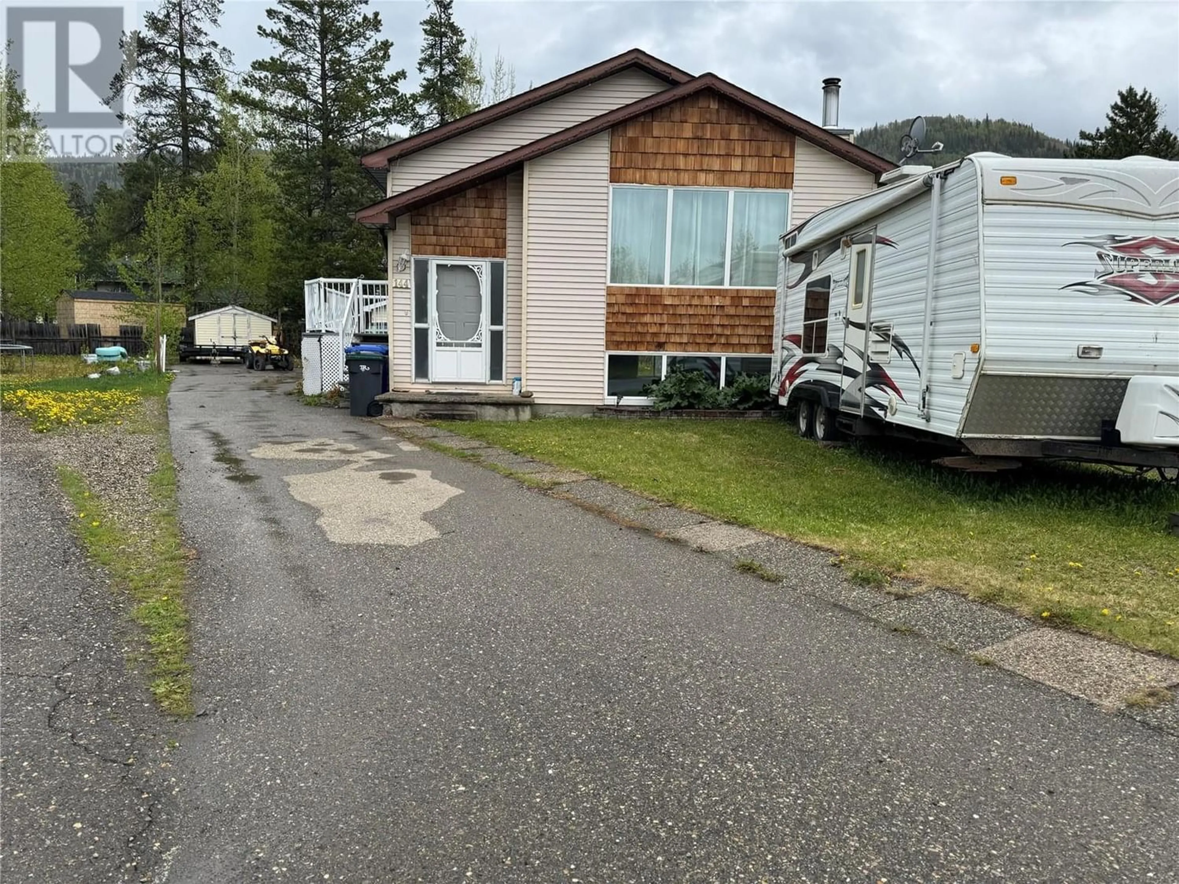 Outside view for 144 WOLVERINE Avenue, Tumbler Ridge British Columbia V0C2W0