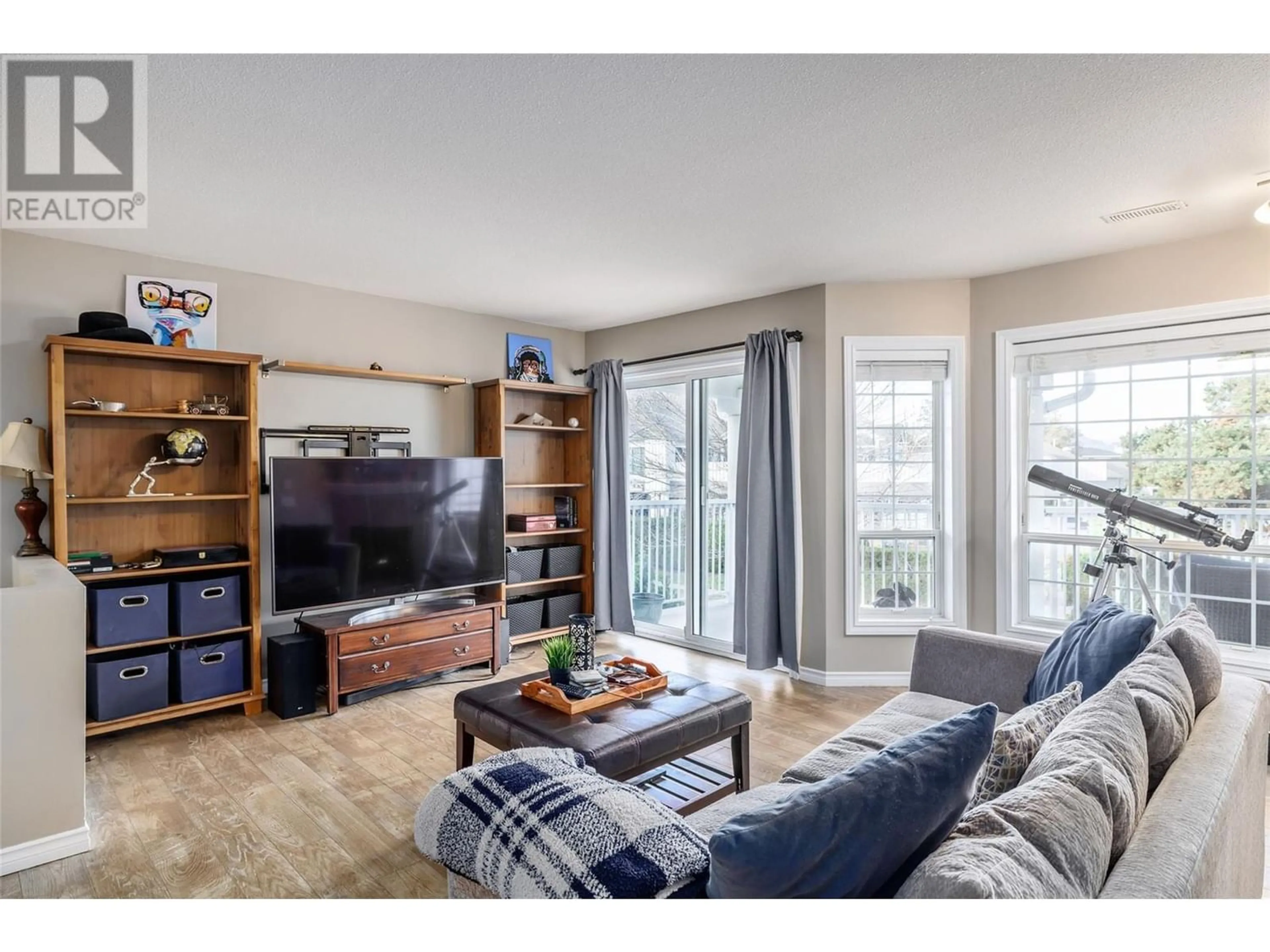 Living room for 2350 Stillingfleet Road Unit# 204, Kelowna British Columbia V1W3X9