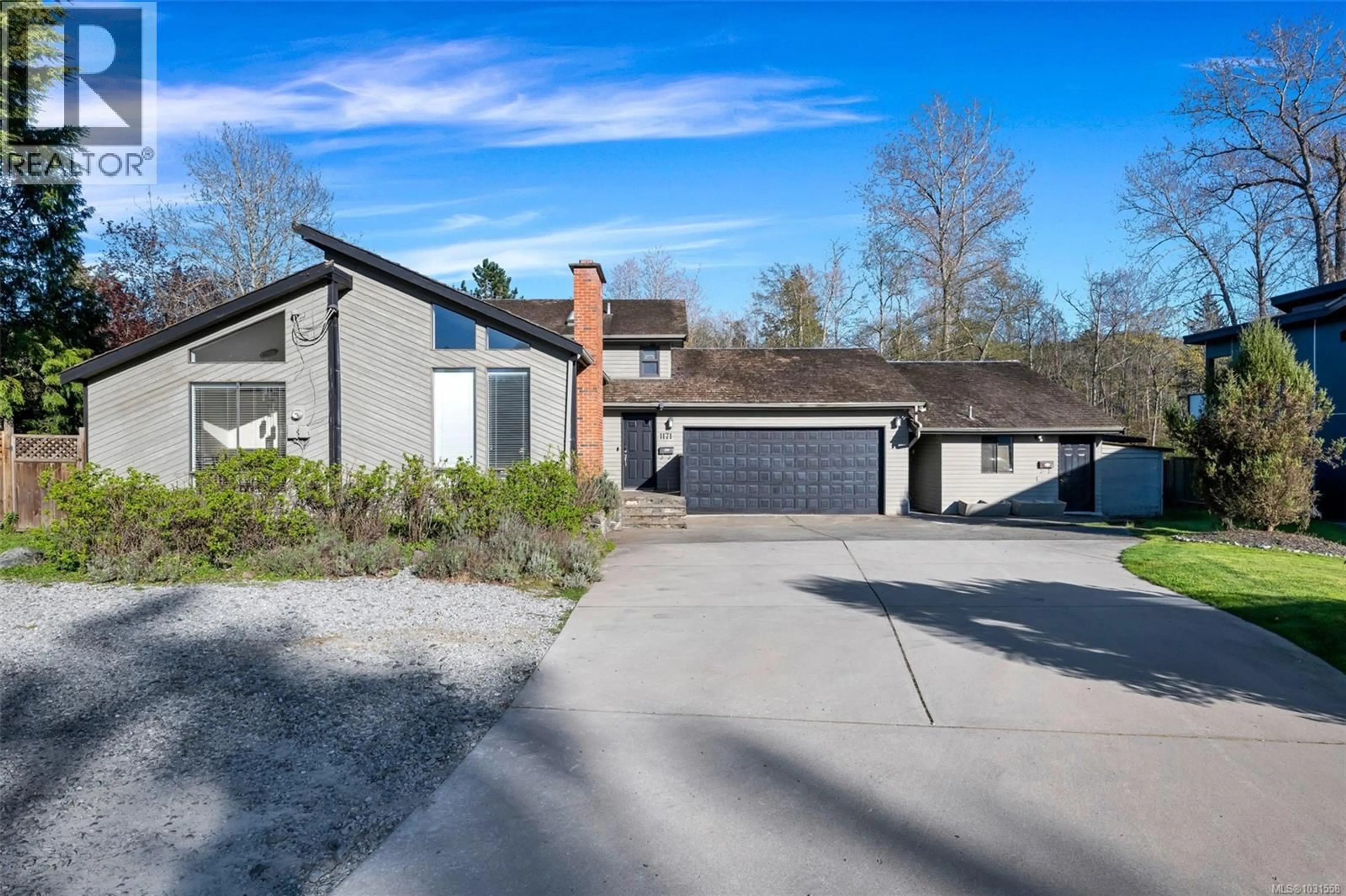 Home with brick exterior material, street for 1171 ROYAL OAK DRIVE, Saanich British Columbia V8X3T7