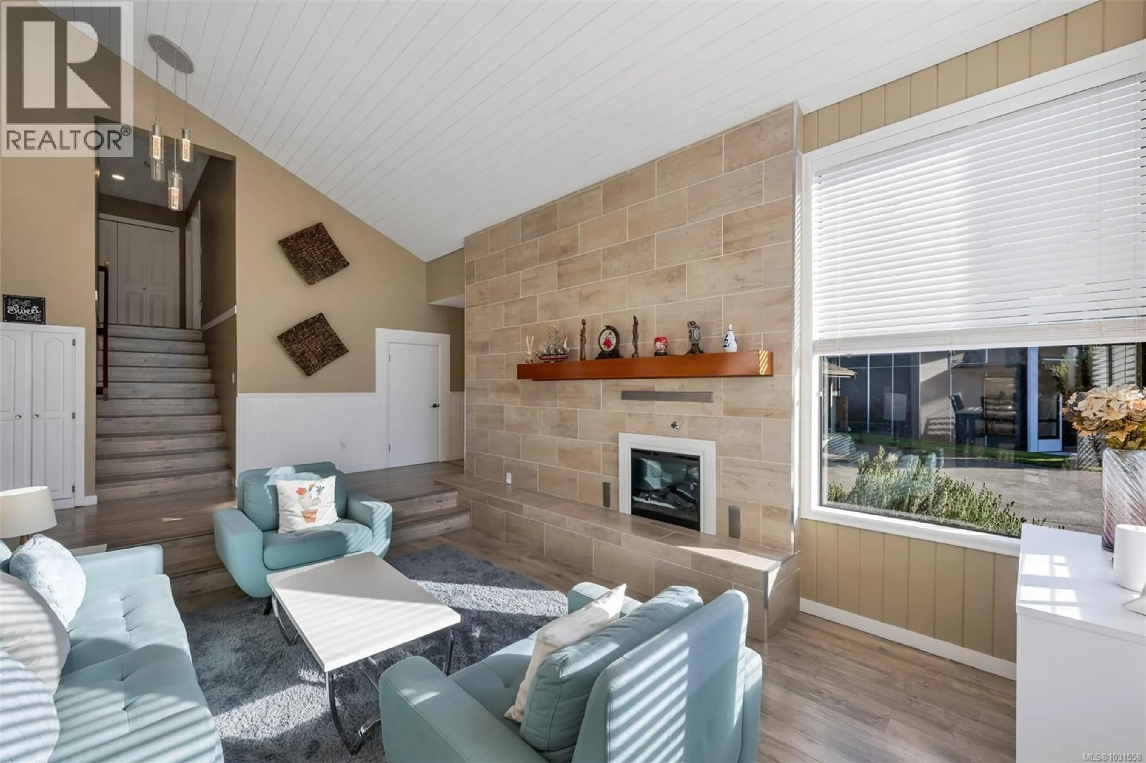 Living room with furniture, ceramic/tile floor for 1171 ROYAL OAK DRIVE, Saanich British Columbia V8X3T7