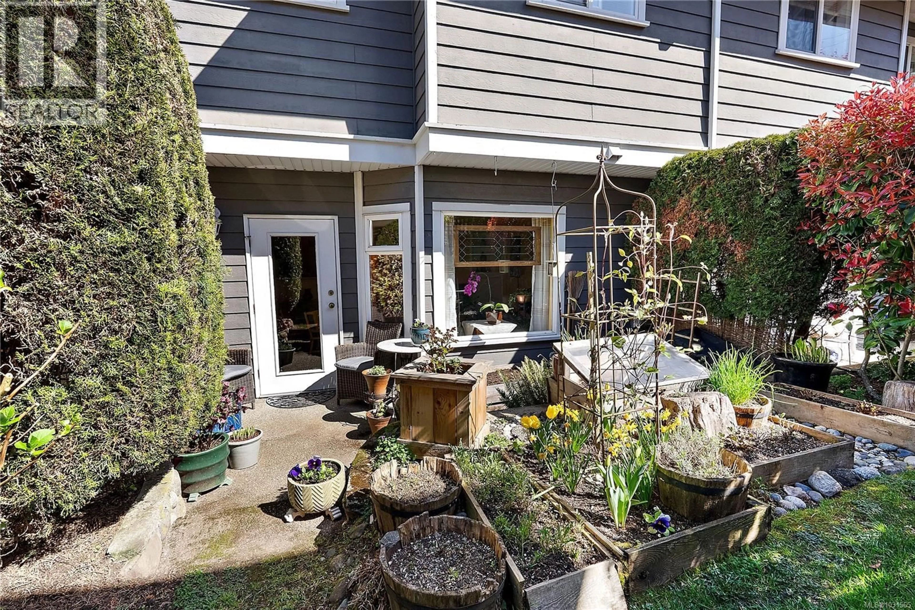 Patio, street for 2 - 922 ARM STREET, Esquimalt British Columbia V9A4G5