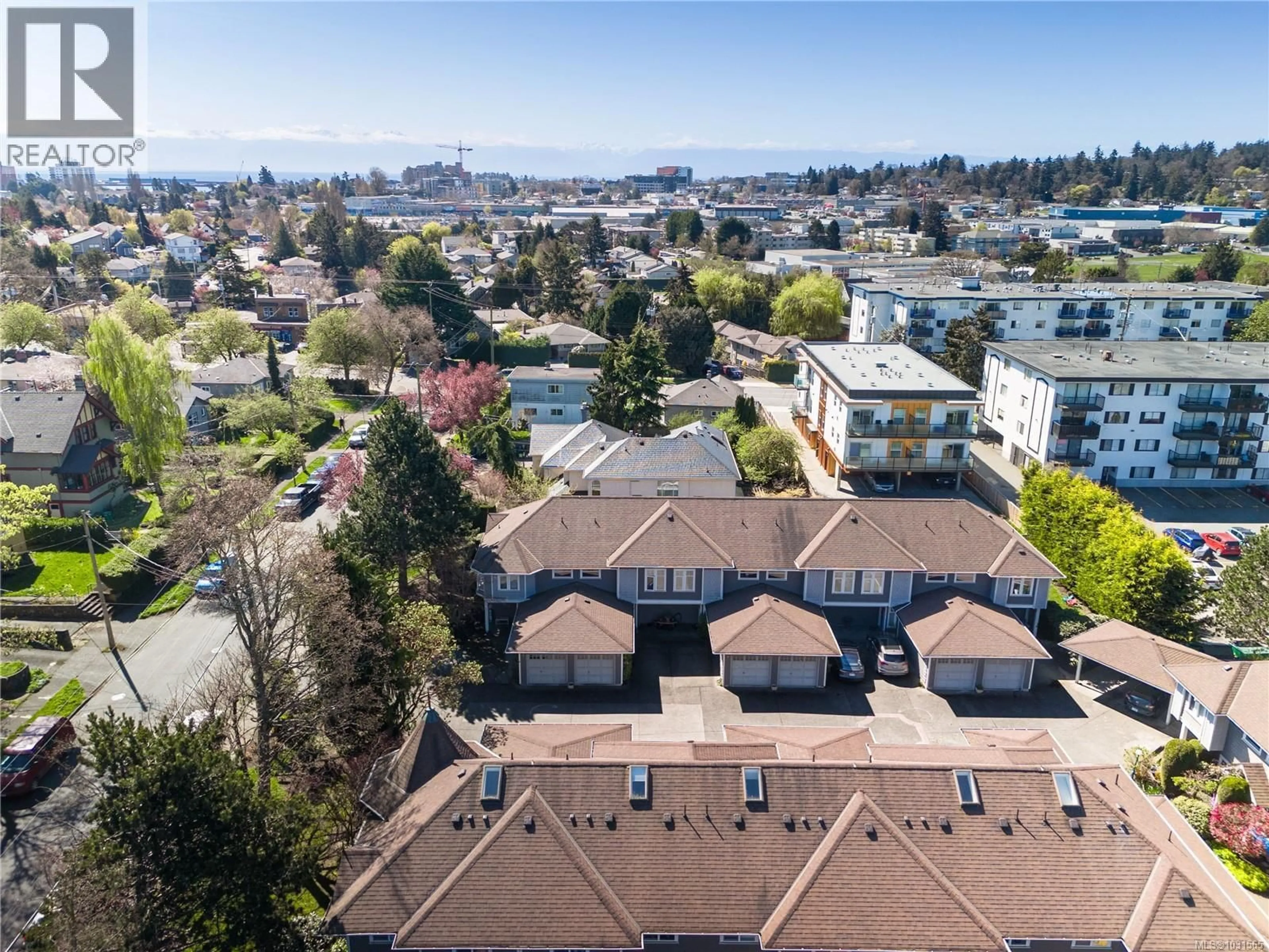 A pic from outside/outdoor area/front of a property/back of a property/a pic from drone, unknown for 2 - 922 ARM STREET, Esquimalt British Columbia V9A4G5