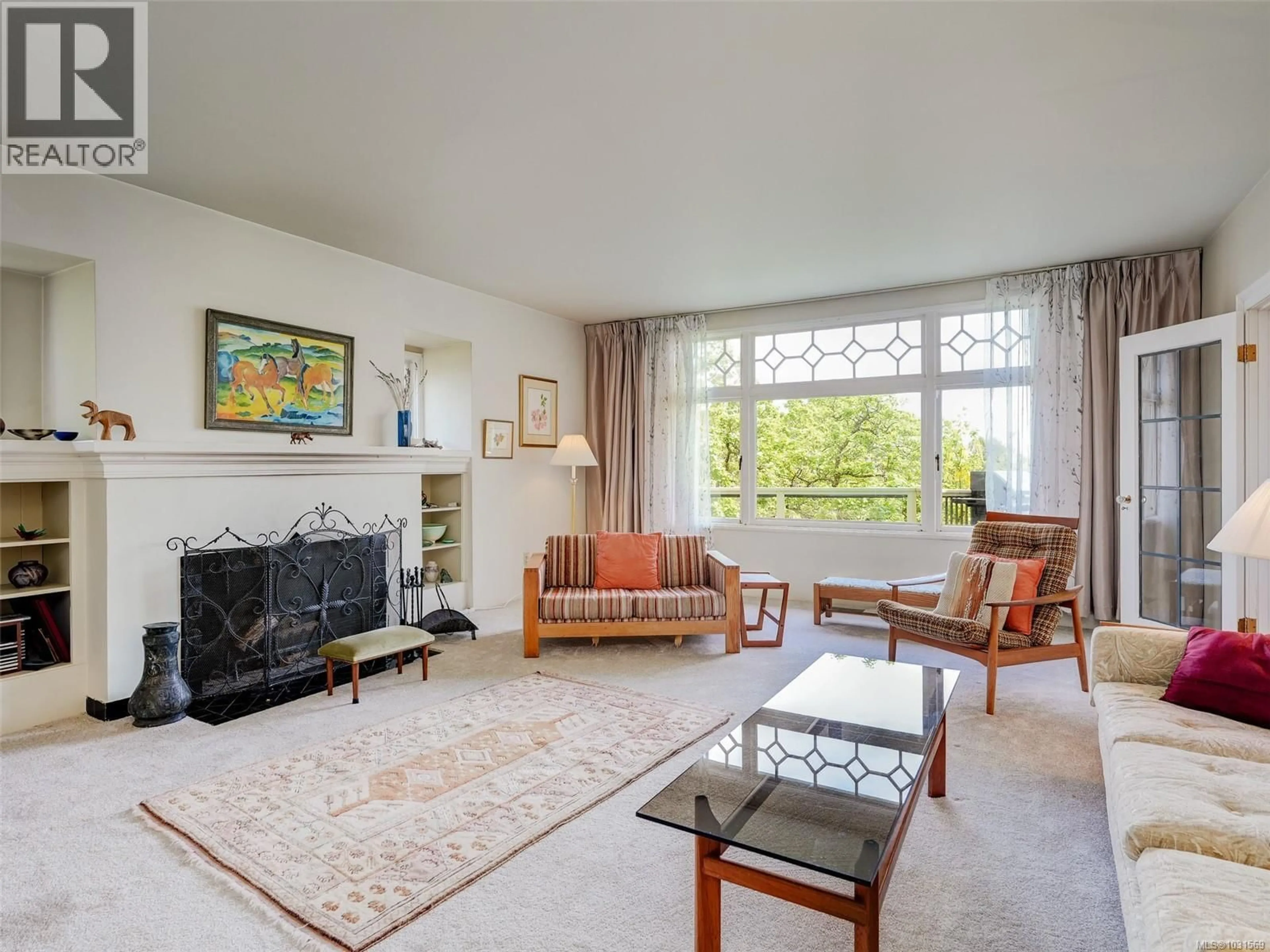 Living room with furniture, carpet floor for 1019 TERRACE AVENUE, Victoria British Columbia V8S3V2