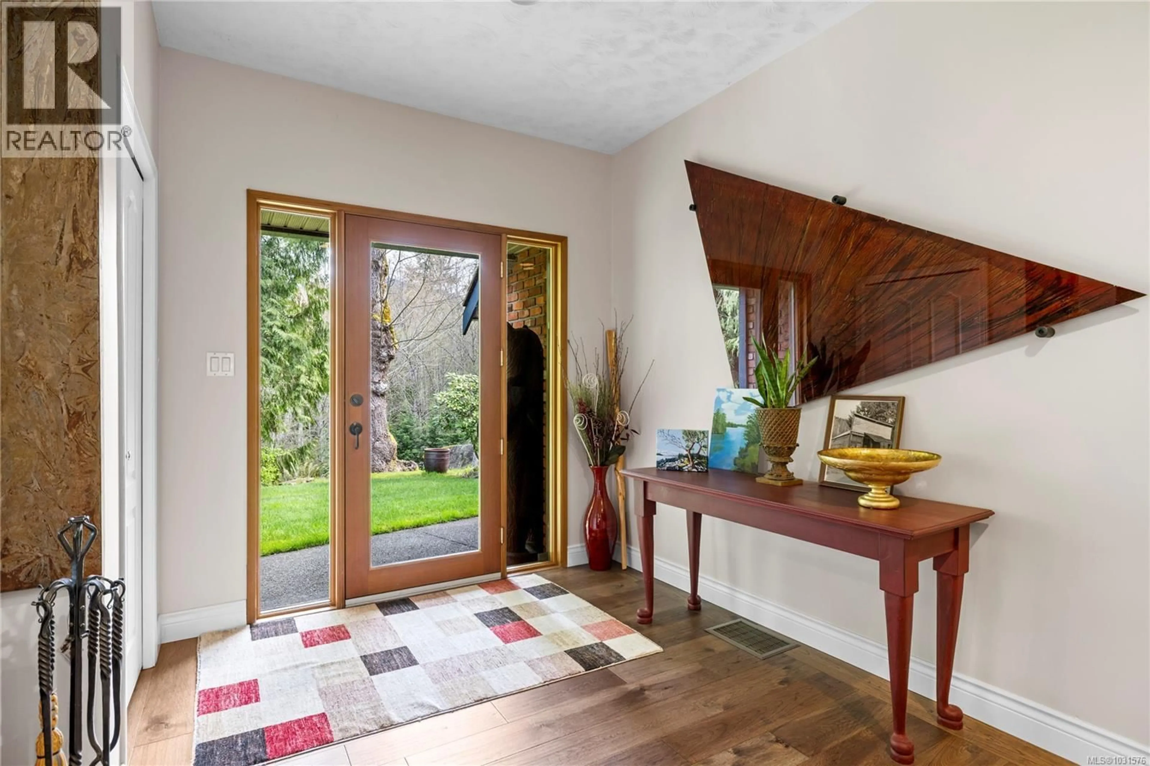 Indoor entryway for 1204 BAZETT ROAD, Duncan British Columbia V9L5S8