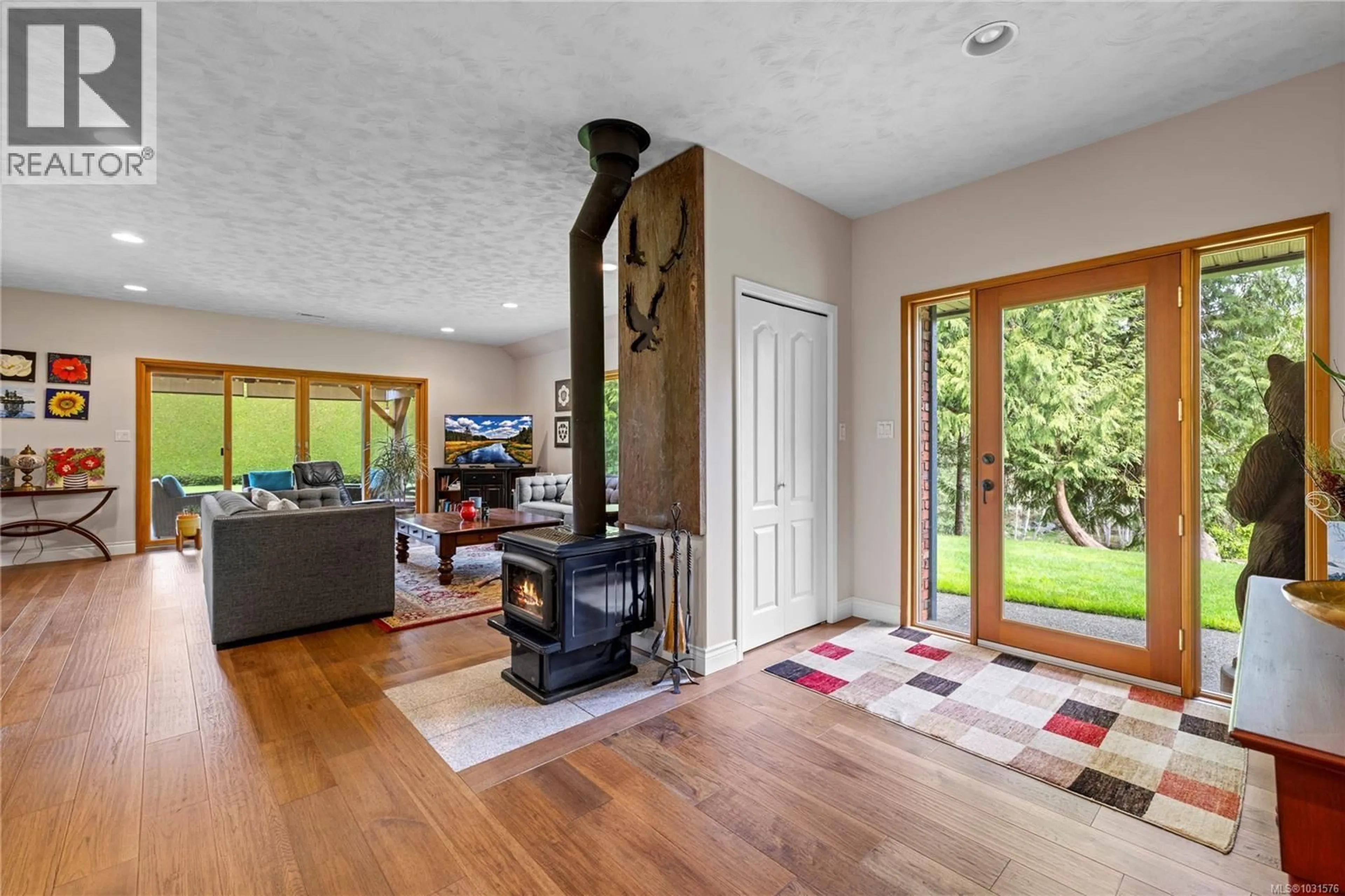 Indoor foyer for 1204 BAZETT ROAD, Duncan British Columbia V9L5S8