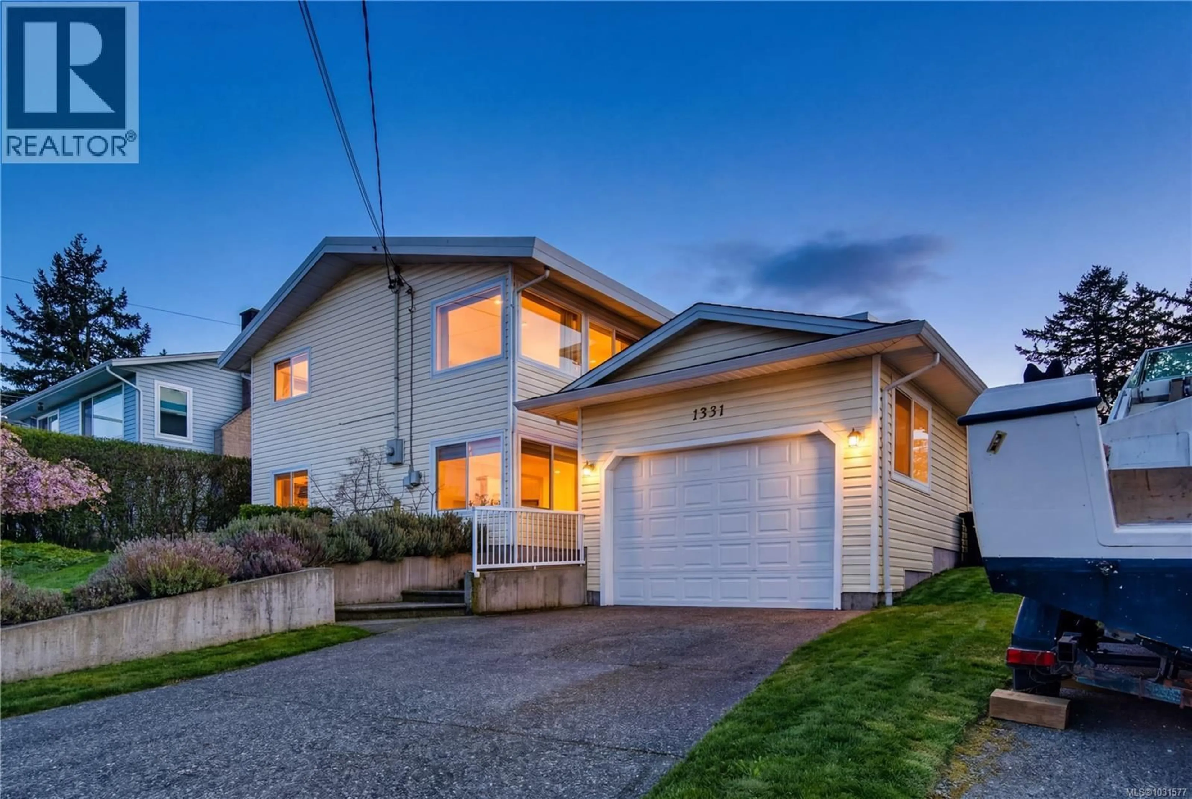 Home with vinyl exterior material, street for 1331 EPLETT PLACE, Nanaimo British Columbia V9S4B2