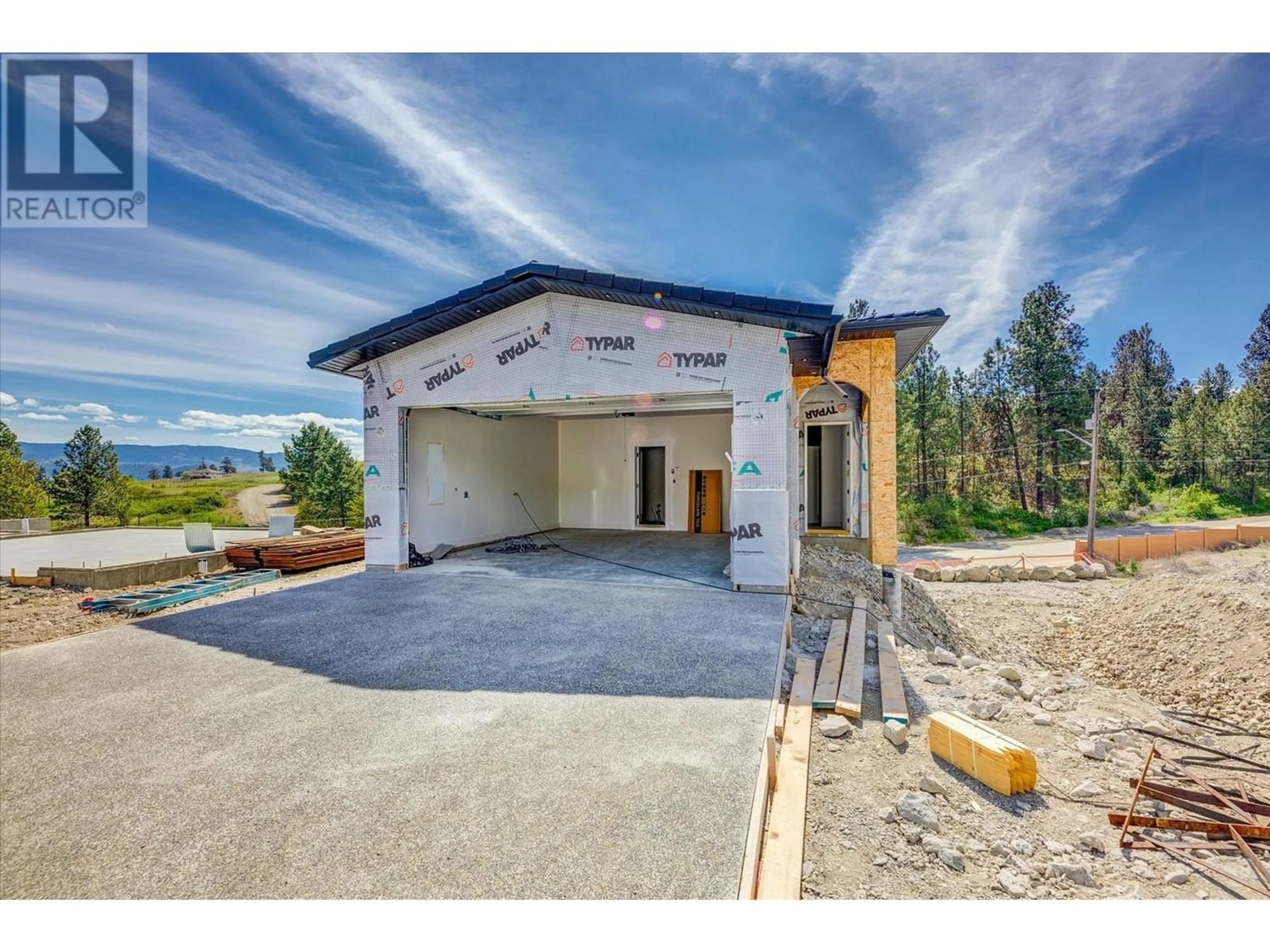 Indoor foyer for 1675 Harbour View Crescent Lot# 23, Kelowna British Columbia V1Z4E1