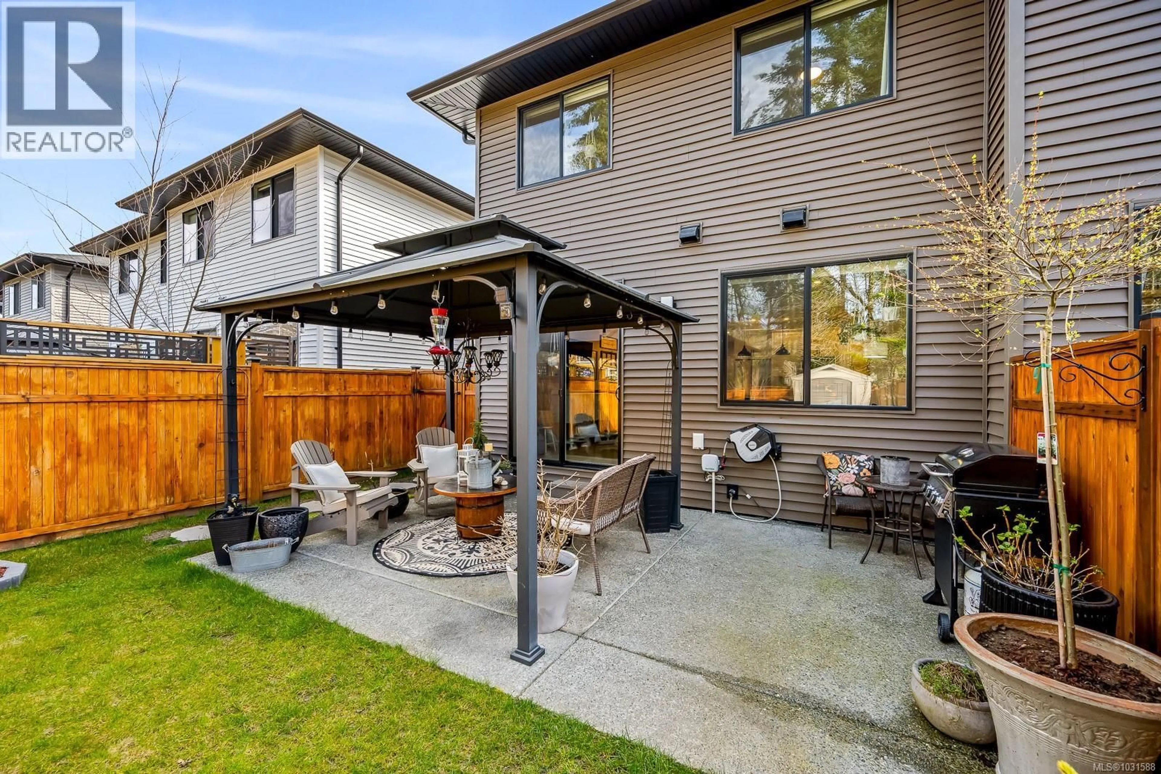 Patio, street for B - 2130 NIKOLA PLACE, Campbell River British Columbia V9W6H9