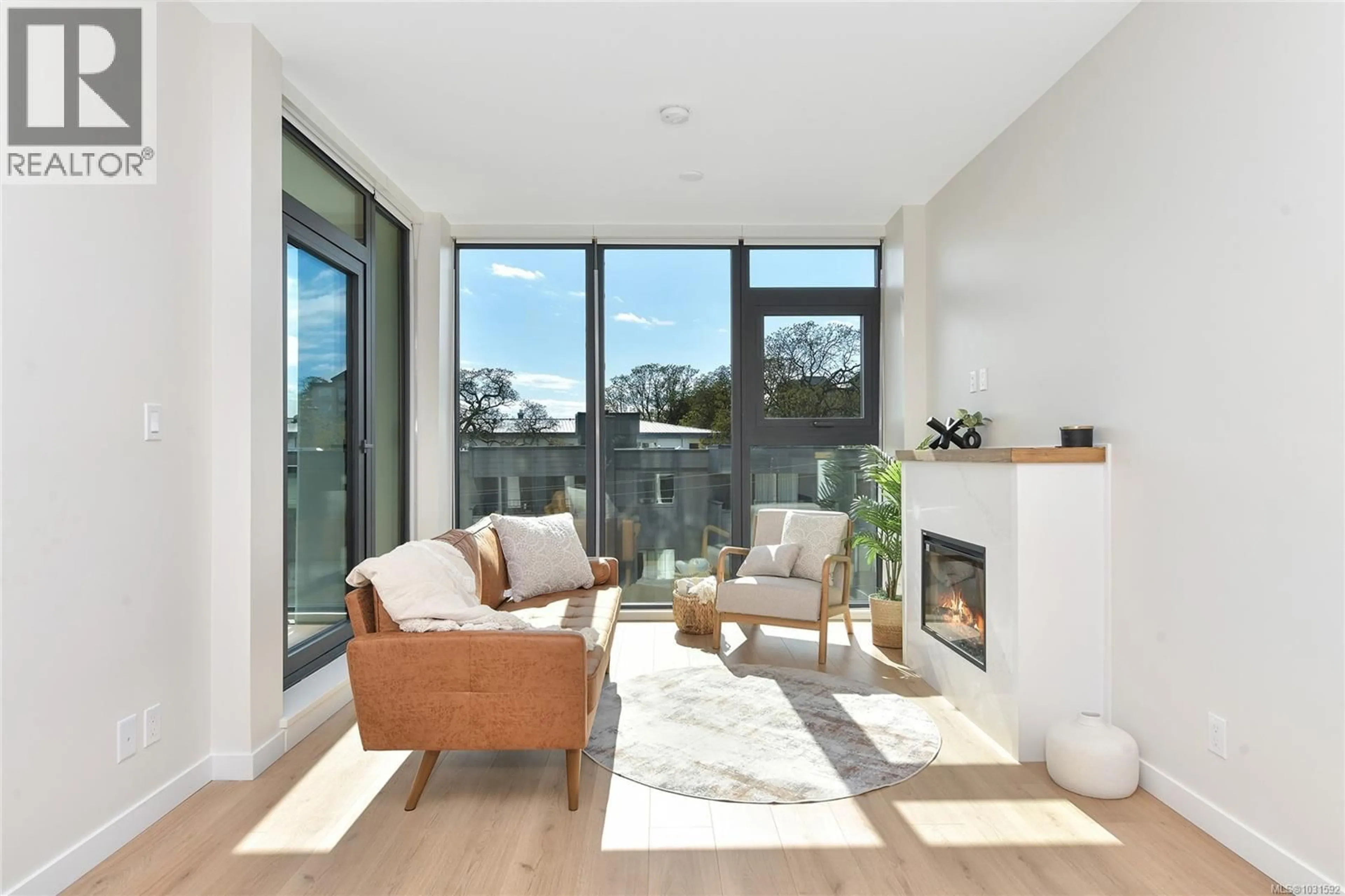 Living room with furniture, unknown for 304 - 899 ESQUIMALT AVENUE, Esquimalt British Columbia V9A3M5