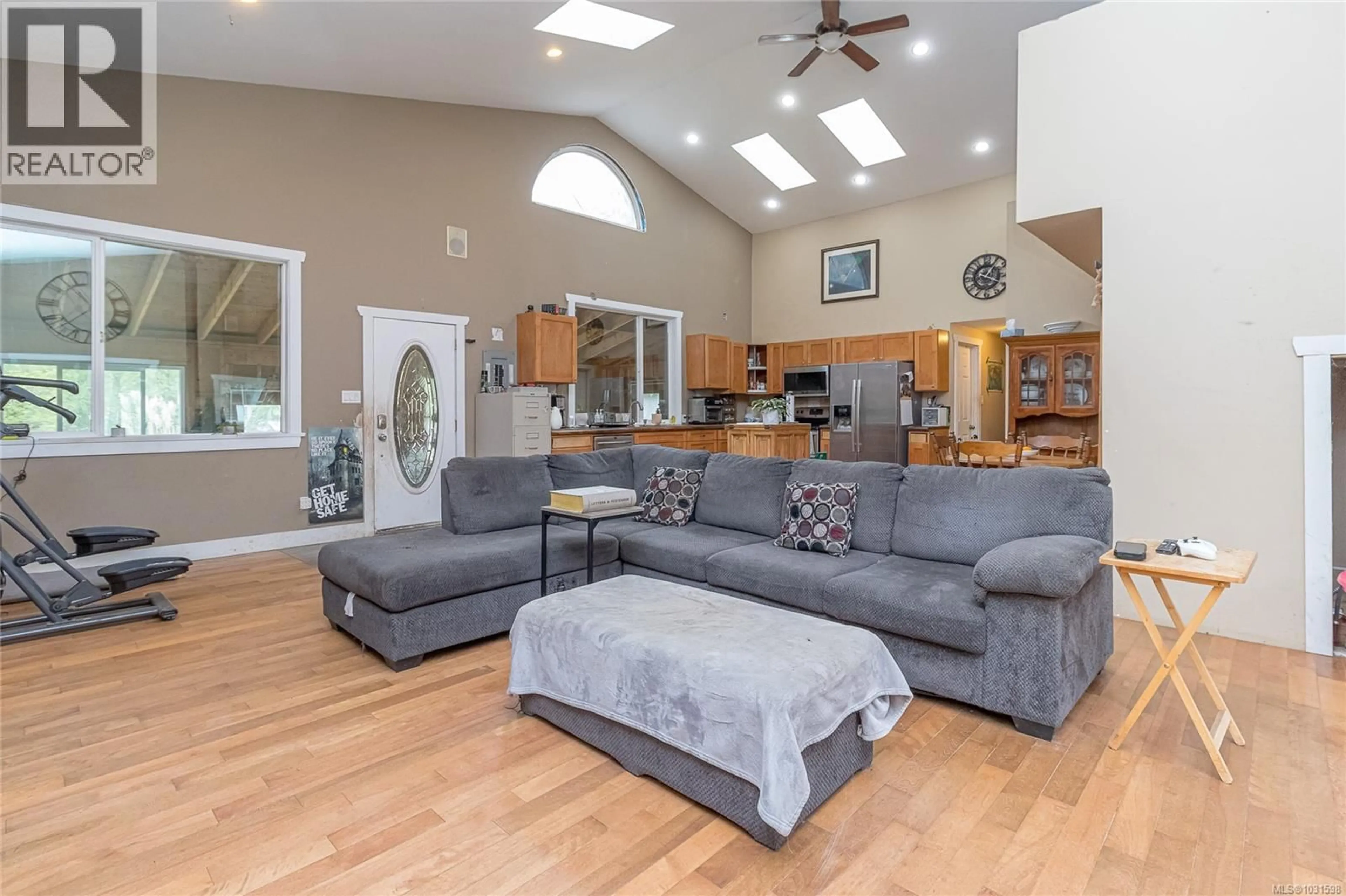 Living room with furniture, unknown for 3623 CEDARDALE ROAD, Cobble Hill British Columbia V0R1L7