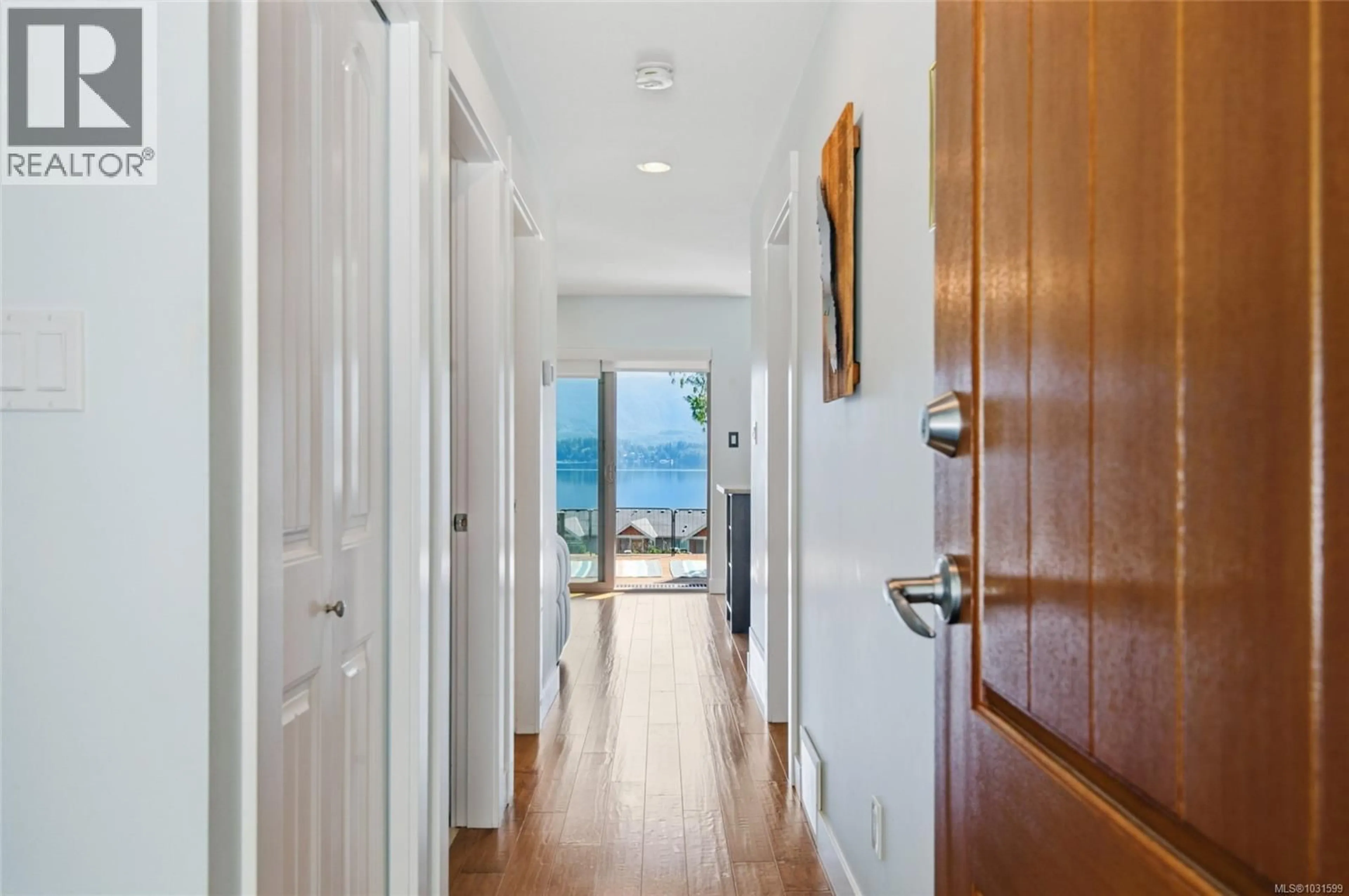 Indoor entryway for 5 - 9624 LAKESHORE ROAD, Port Alberni British Columbia V9Y8Z3