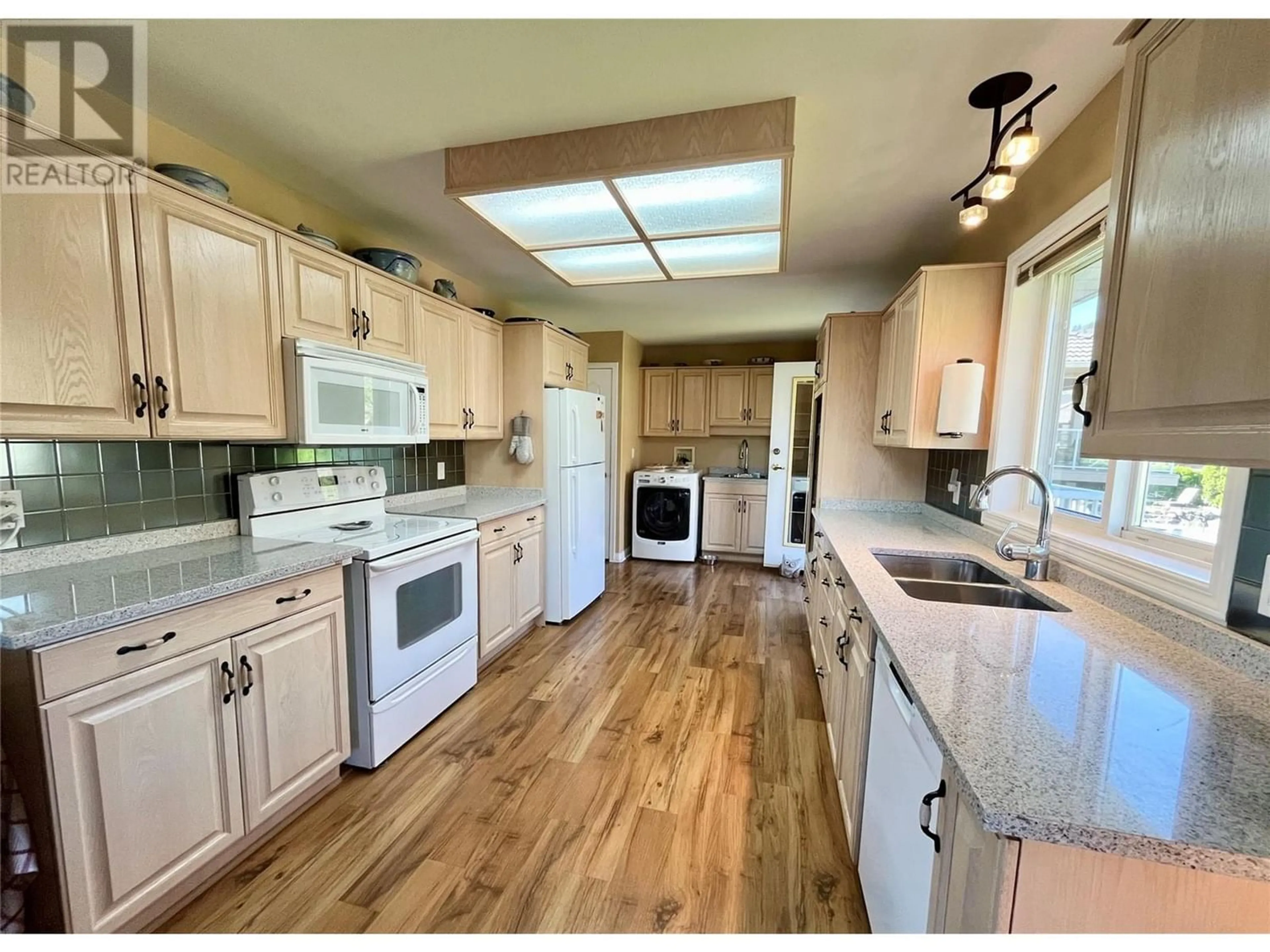 Kitchen for 3808 SAWGRASS Drive, Osoyoos British Columbia V0H1V4