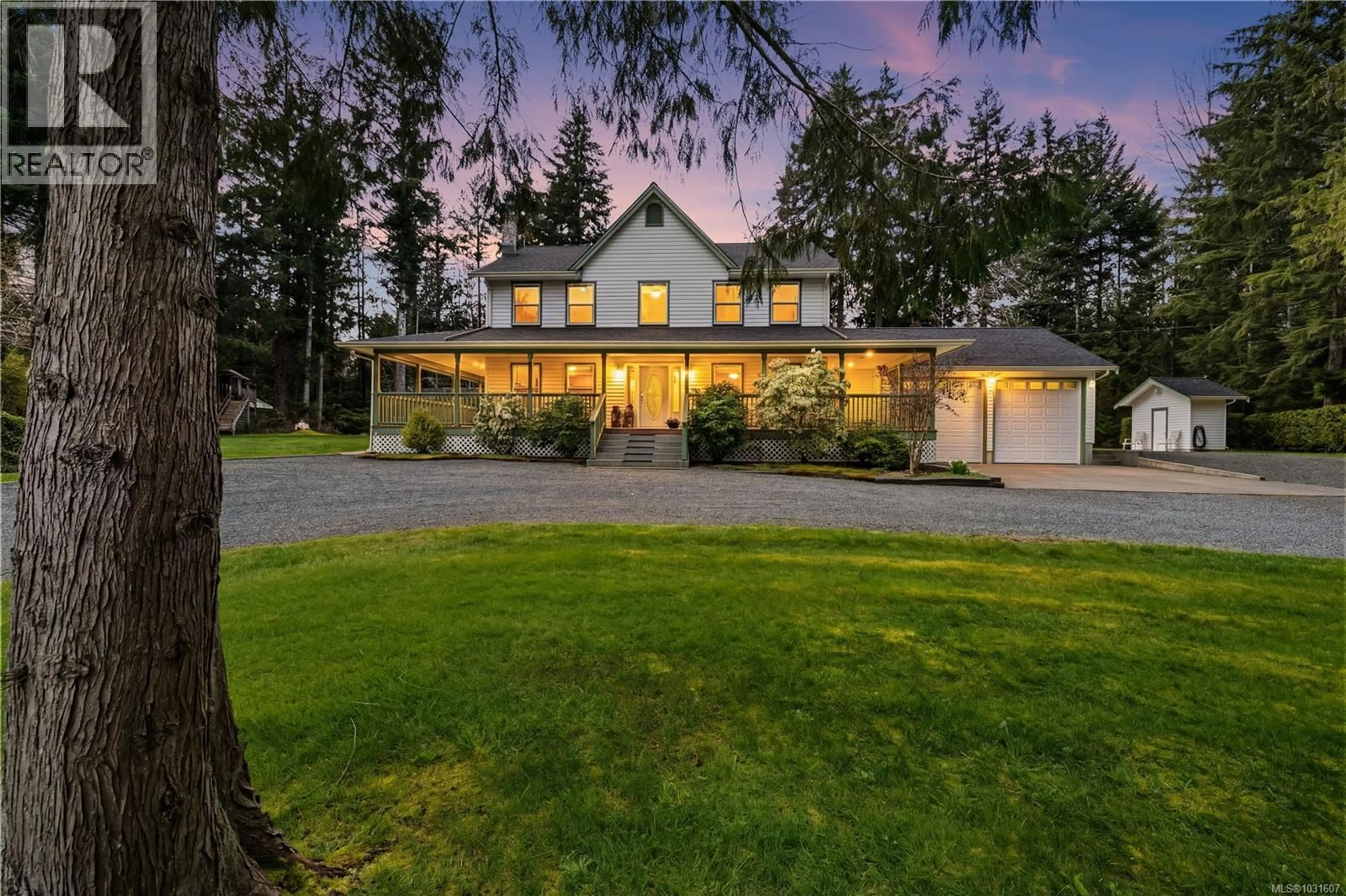 A pic from outside/outdoor area/front of a property/back of a property/a pic from drone, street for 3097 YORK ROAD, Campbell River British Columbia V9H1A8