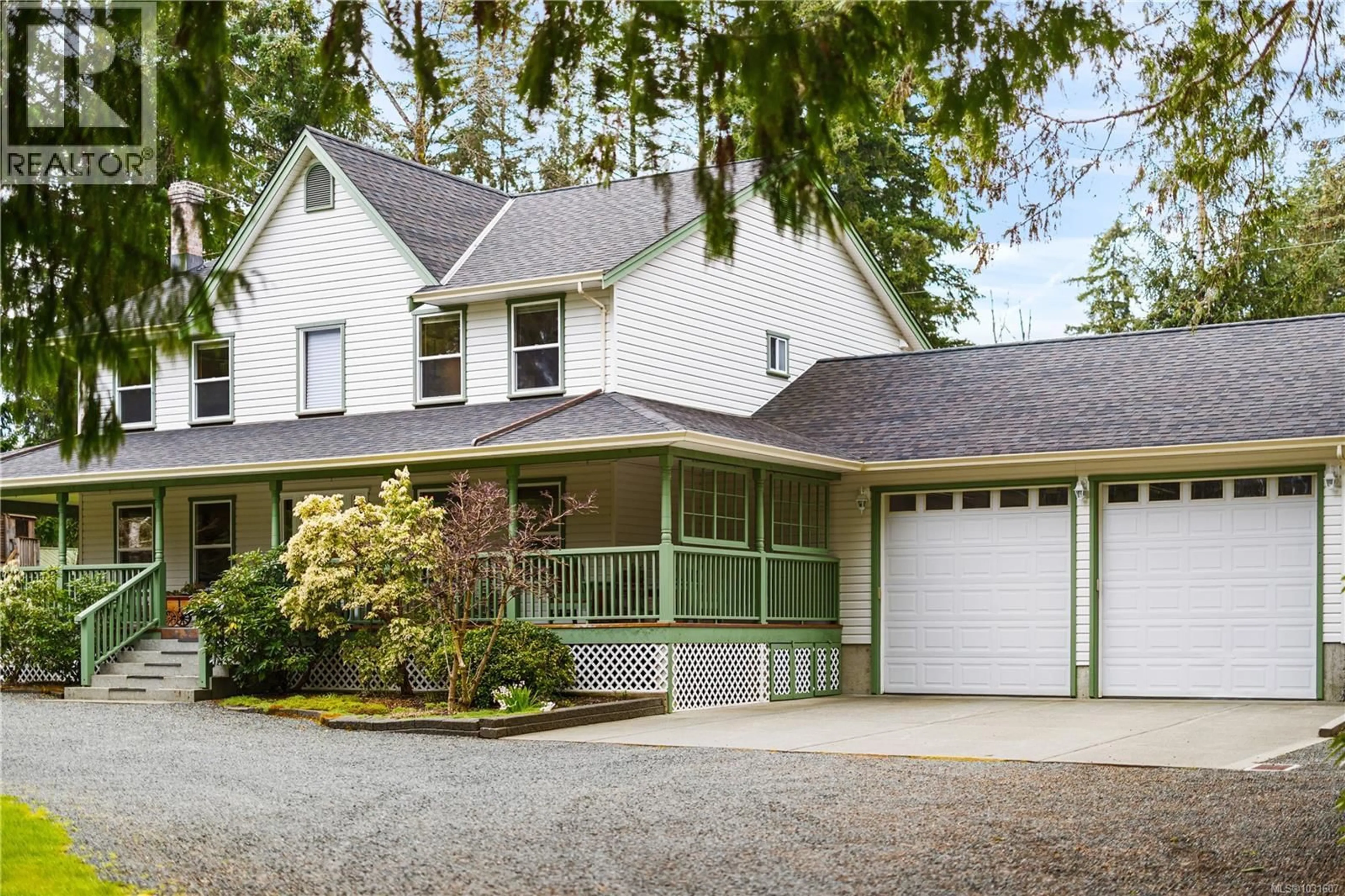 Home with vinyl exterior material, street for 3097 YORK ROAD, Campbell River British Columbia V9H1A8