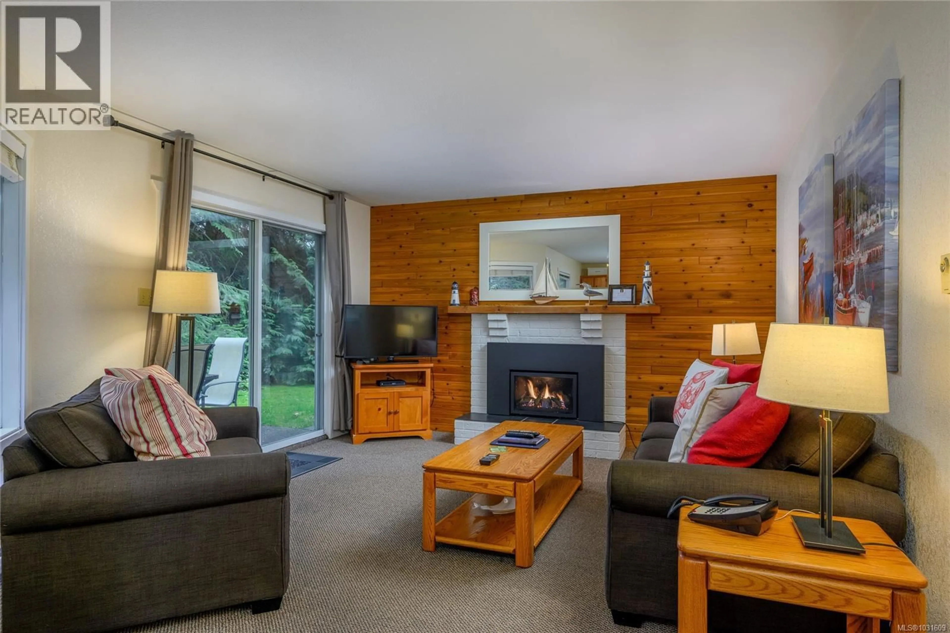 Living room with furniture, wood/laminate floor for 68 - 1051 RESORT DRIVE, Parksville British Columbia V9T4V5