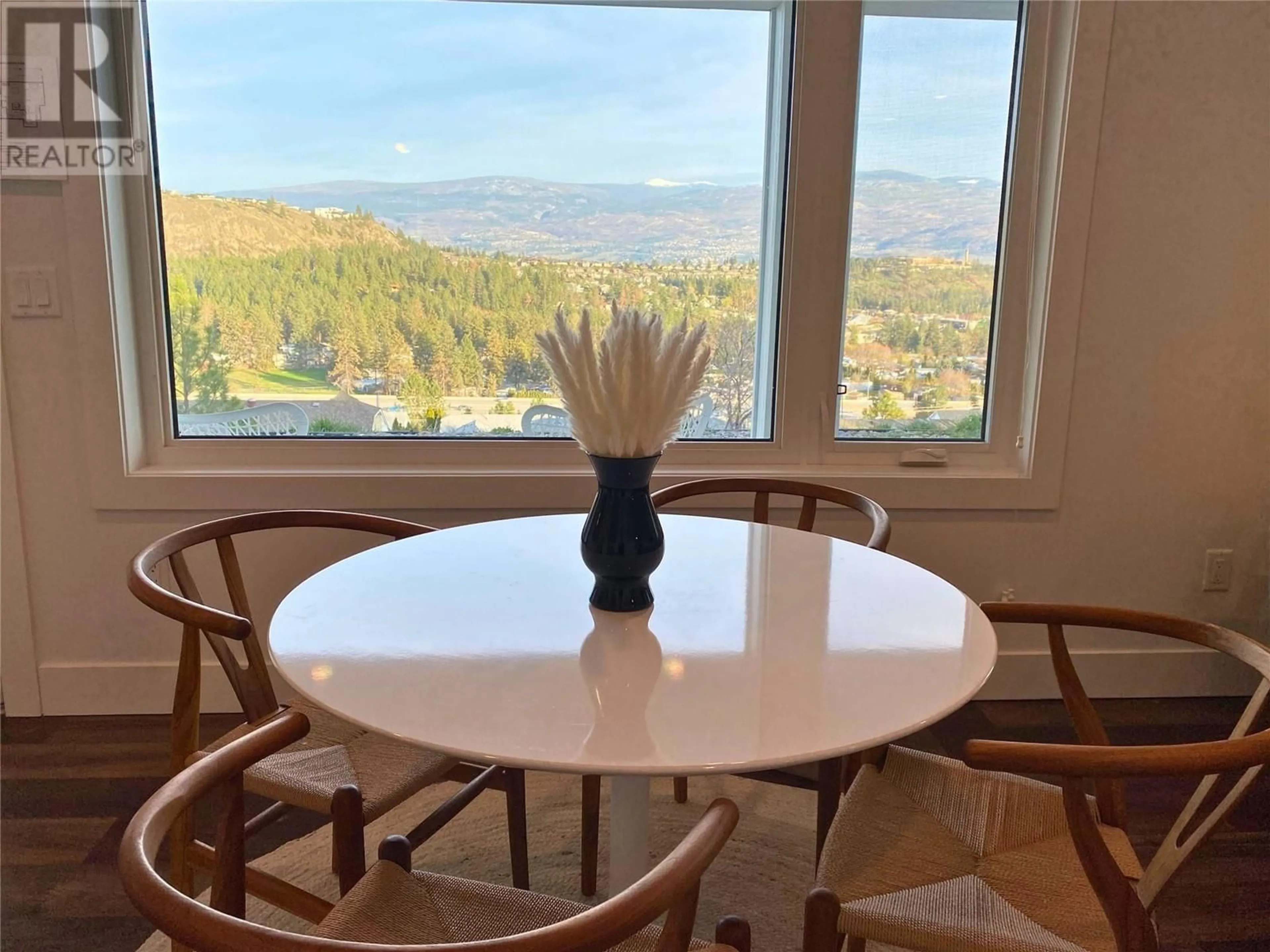 Dining room for 2129 Ensign Quay, West Kelowna British Columbia V4T1V1