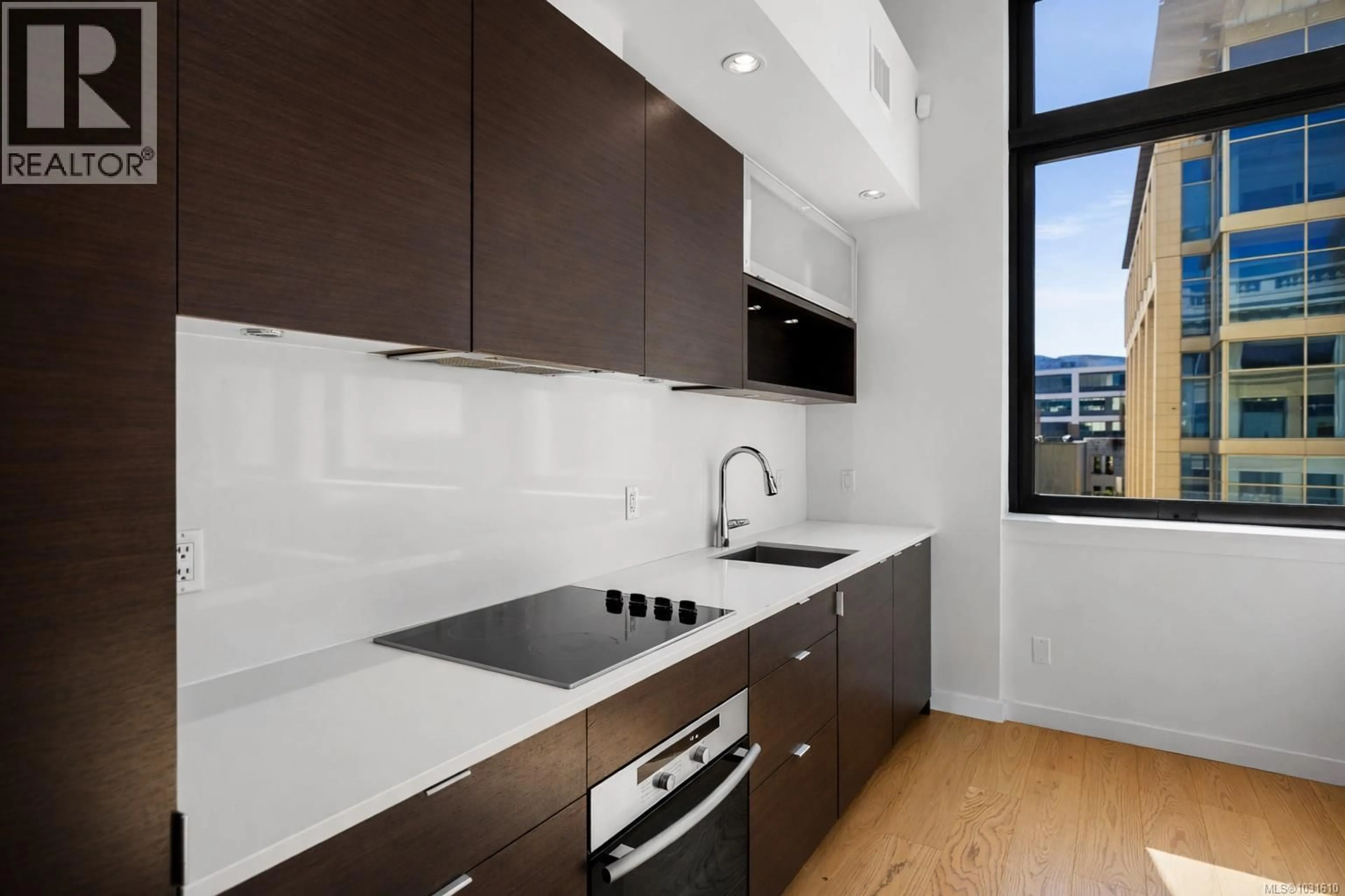 Standard kitchen, unknown for 304 - 770 FISGARD STREET, Victoria British Columbia V8W0B8