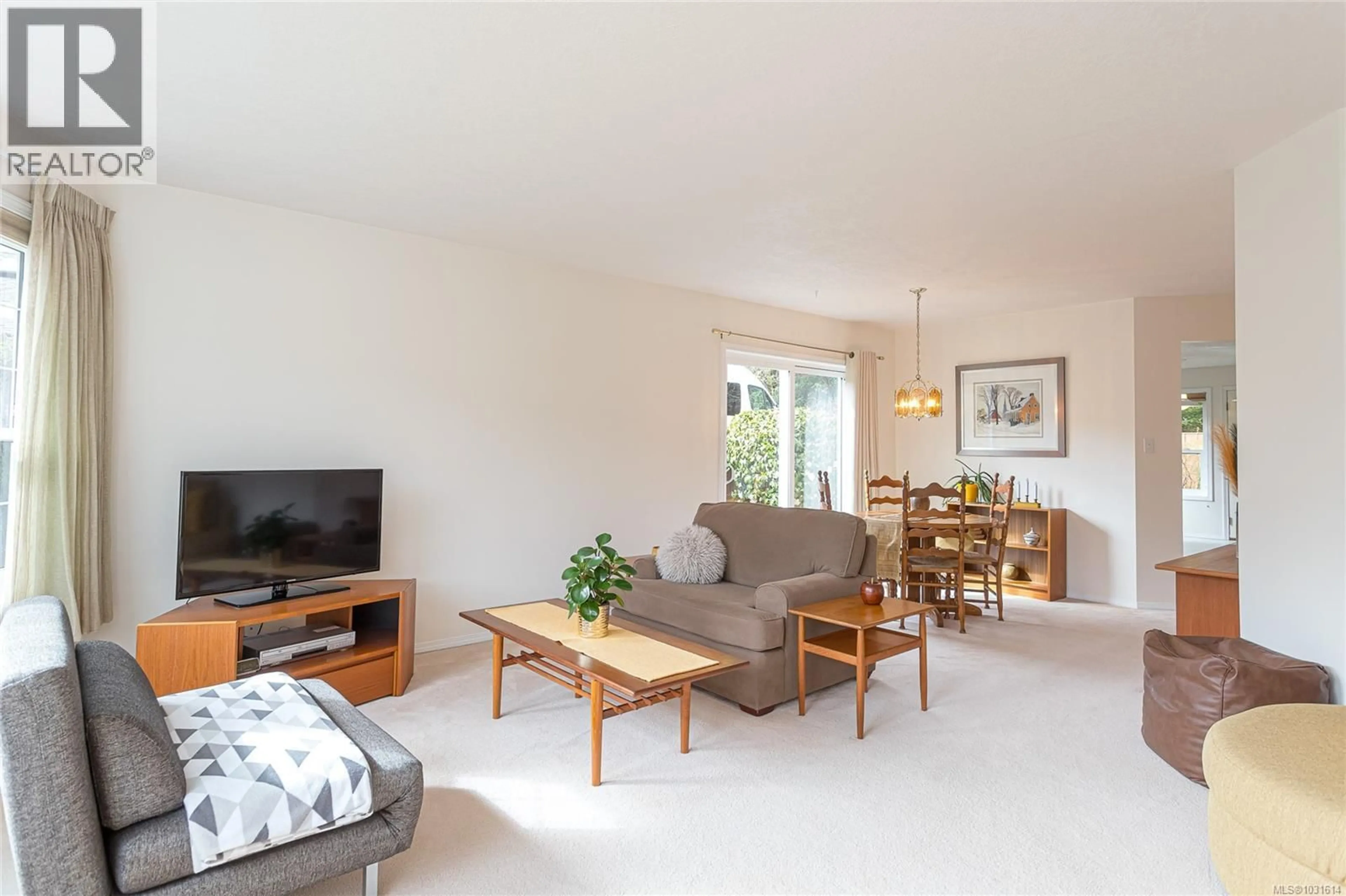 Living room with furniture, unknown for 16 - 4750 UPLANDS DRIVE, Nanaimo British Columbia V9R5H7