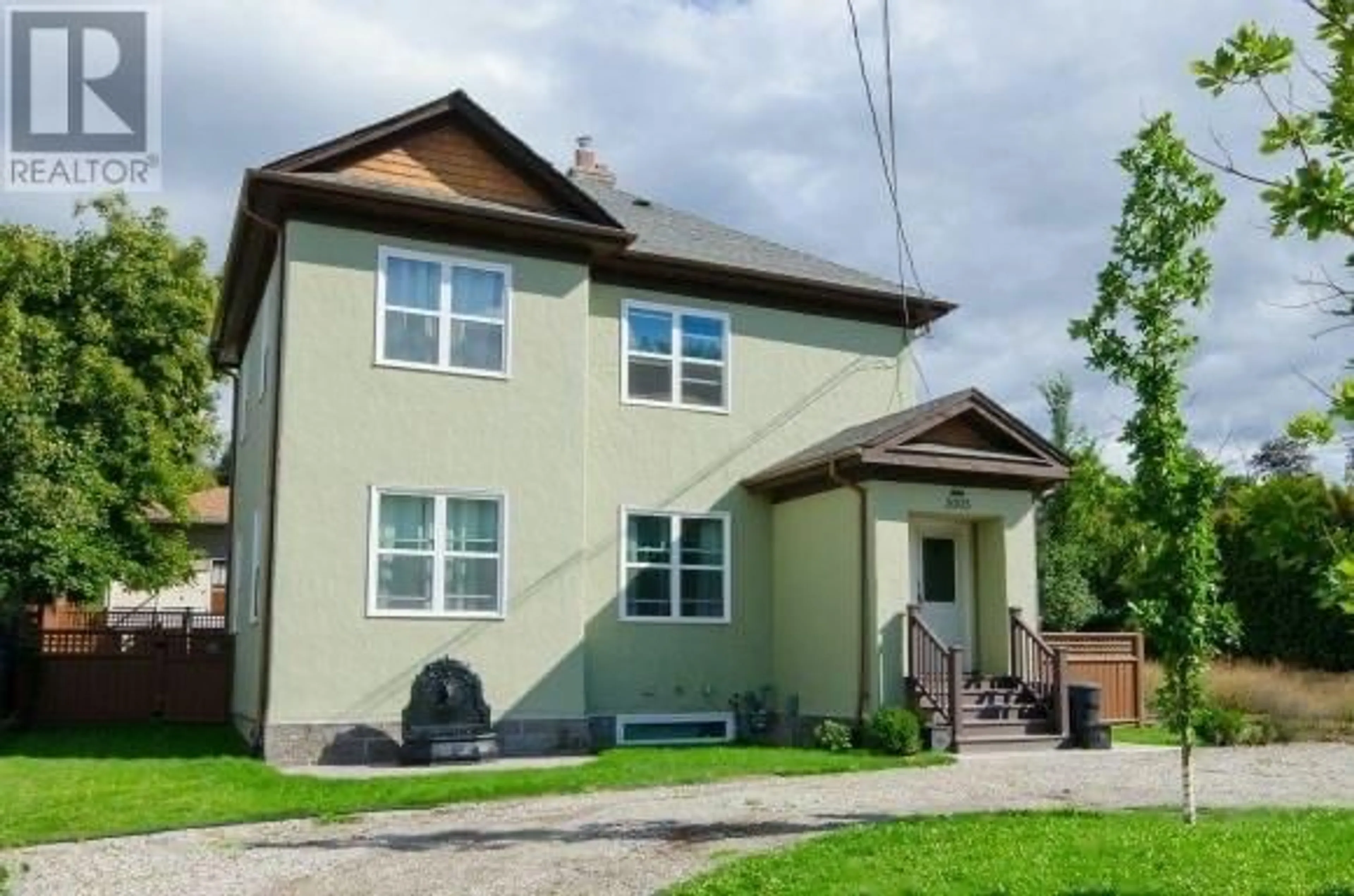 Home with vinyl exterior material, street for 3005 26 STREET, Vernon British Columbia V1T4T9