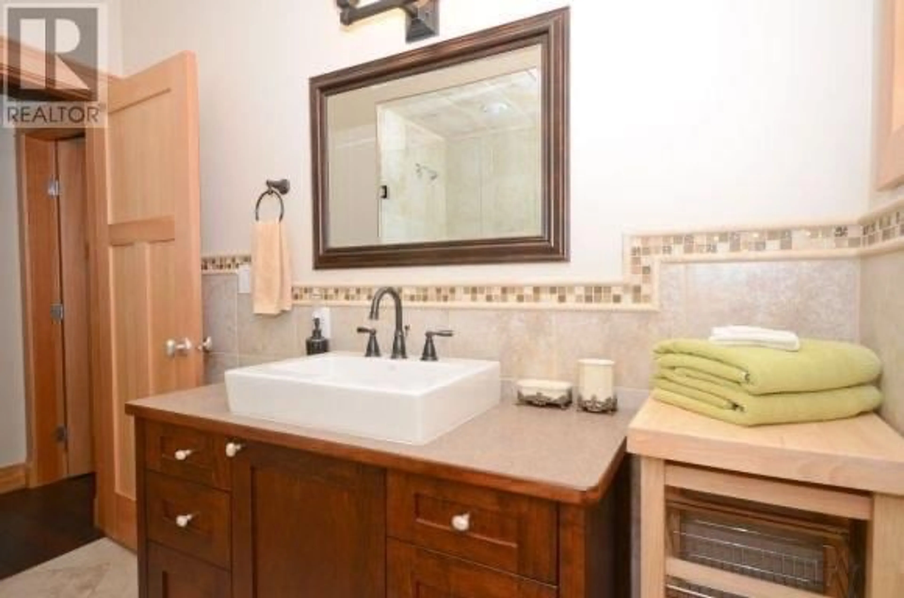 Standard bathroom, ceramic/tile floor for 3005 26 STREET, Vernon British Columbia V1T4T9