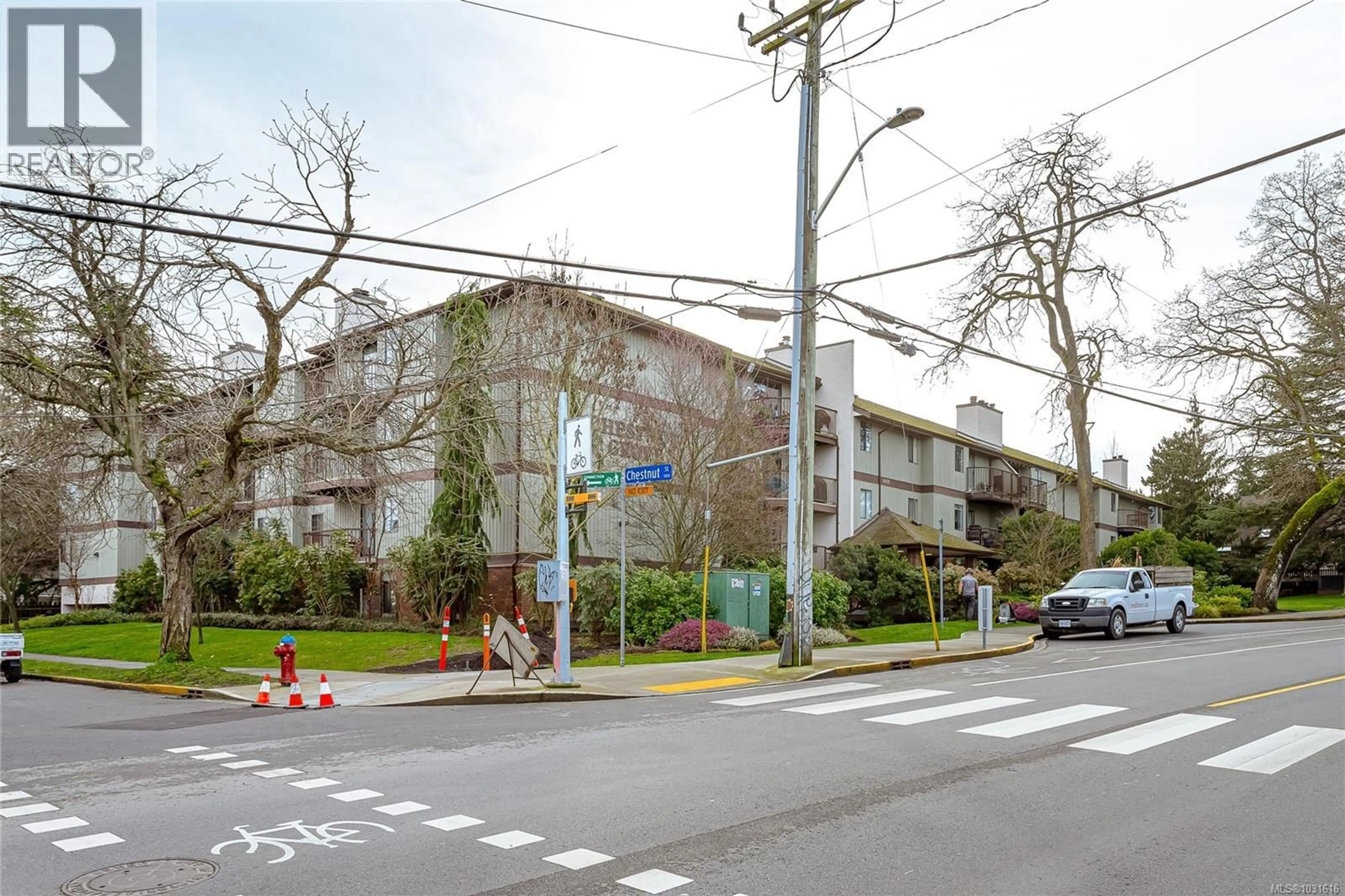 Parking for 109 - 1655 BEGBIE STREET, Victoria British Columbia V8R1L4