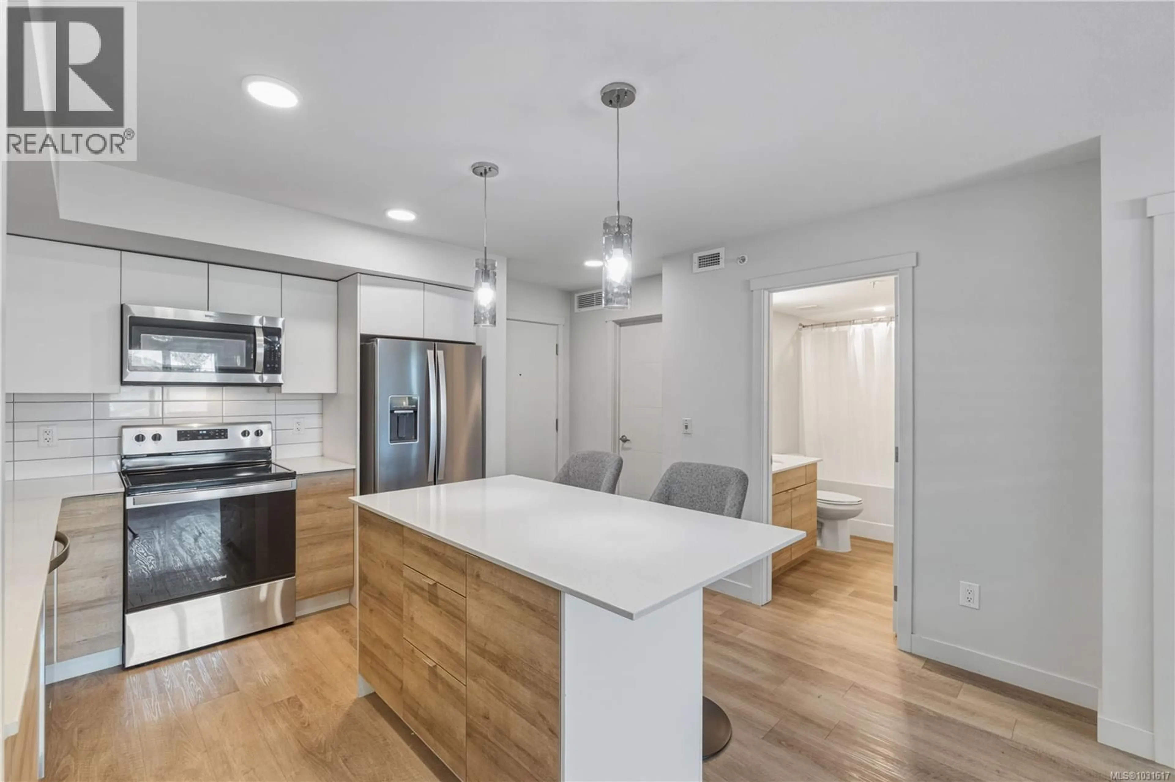 Open concept kitchen, wood/laminate floor for 304 - 4820 CEDAR RIDGE PLACE, Nanaimo British Columbia V9T0M7