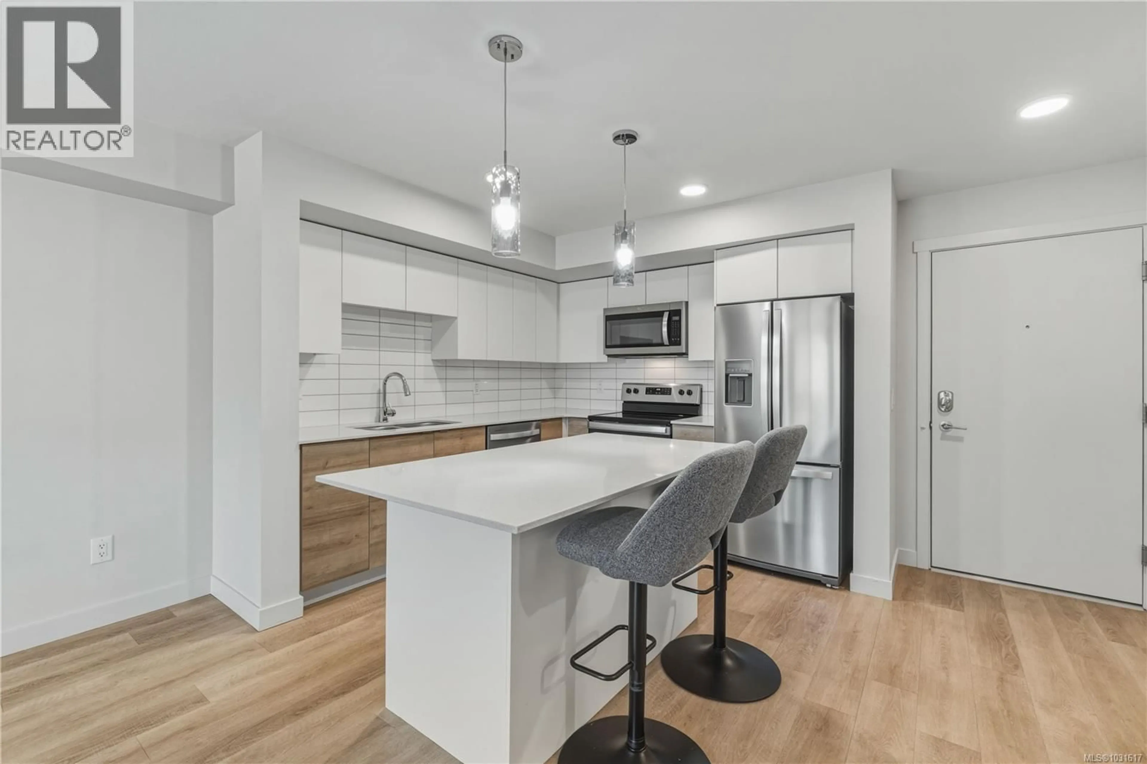 Open concept kitchen, unknown for 304 - 4820 CEDAR RIDGE PLACE, Nanaimo British Columbia V9T0M7