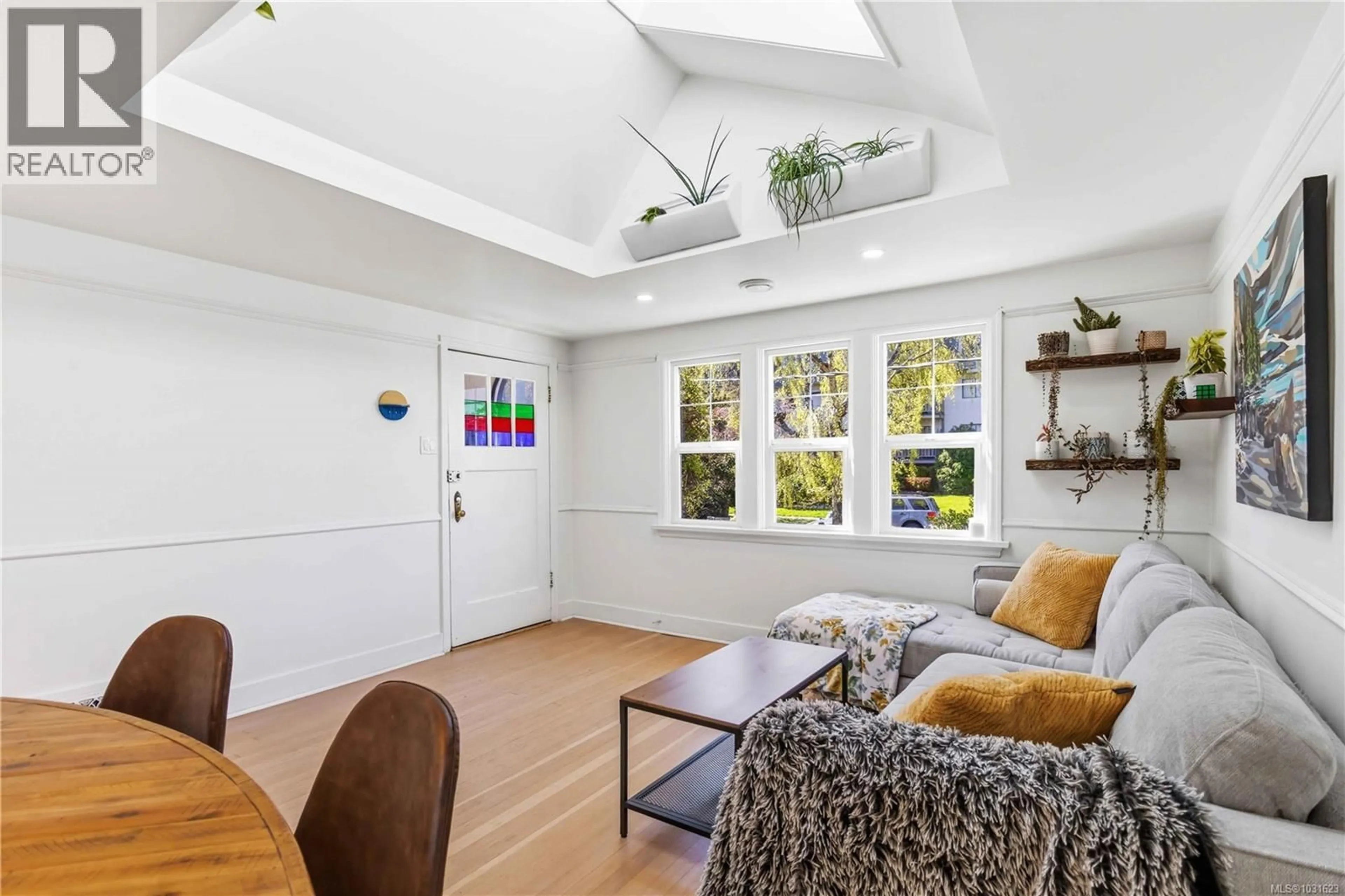 Living room with furniture, unknown for 232 MICHIGAN STREET, Victoria British Columbia V8V1R3