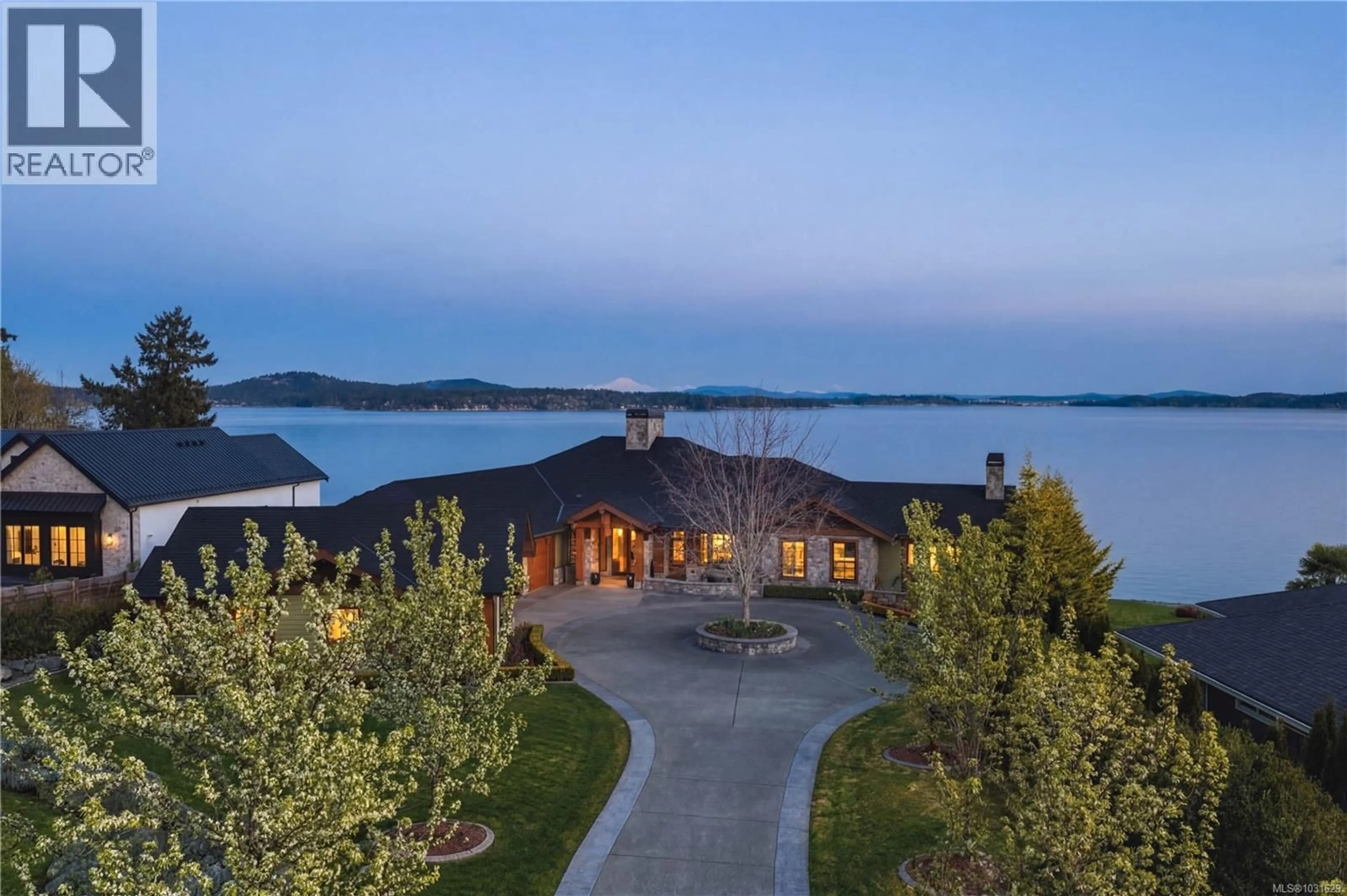 A pic from outside/outdoor area/front of a property/back of a property/a pic from drone, water/lake/river/ocean view for 3070 BEACHFRONT CRESCENT, Mill Bay British Columbia V0R2P3