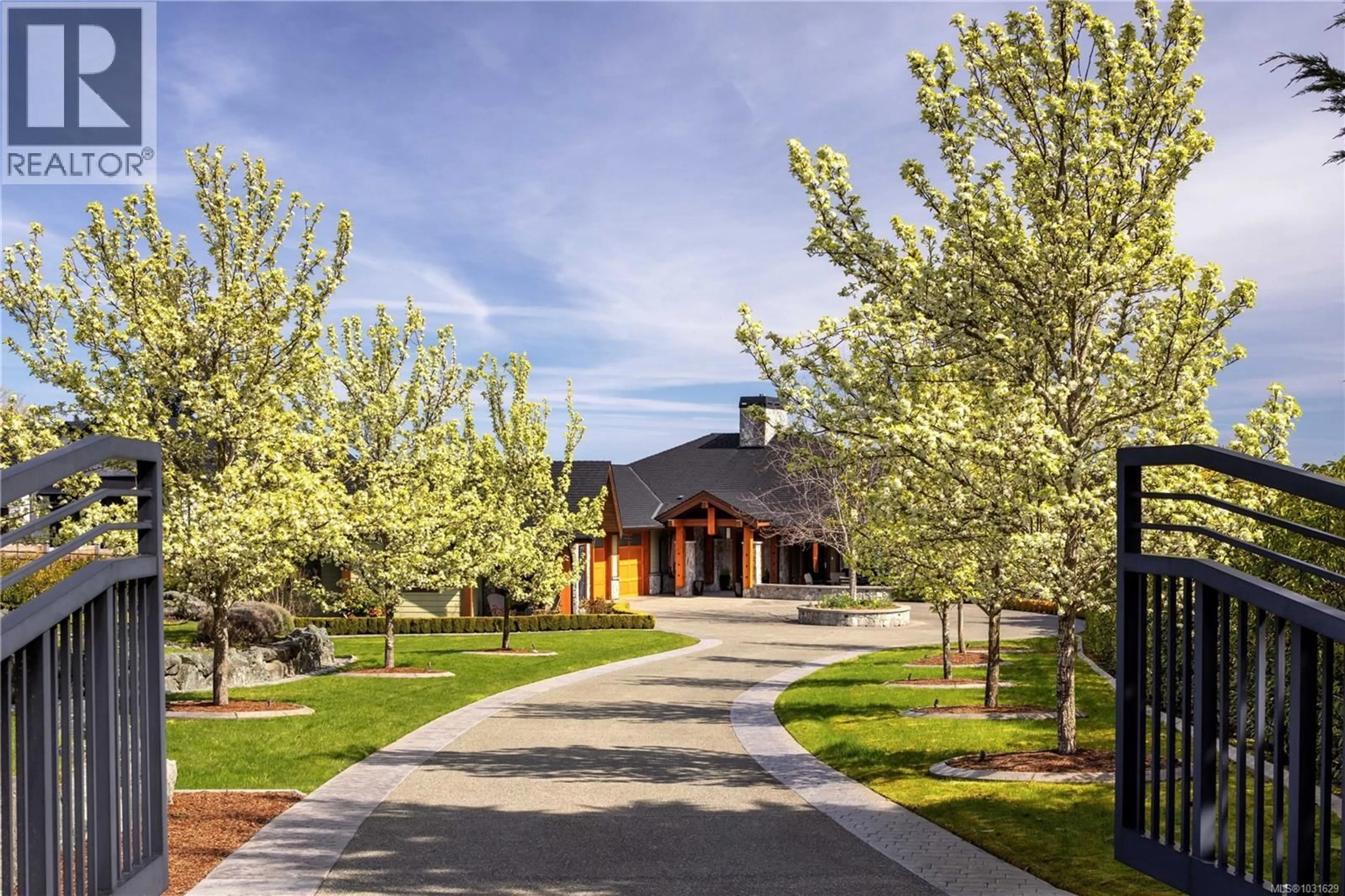 Indoor foyer for 3070 BEACHFRONT CRESCENT, Mill Bay British Columbia V0R2P3