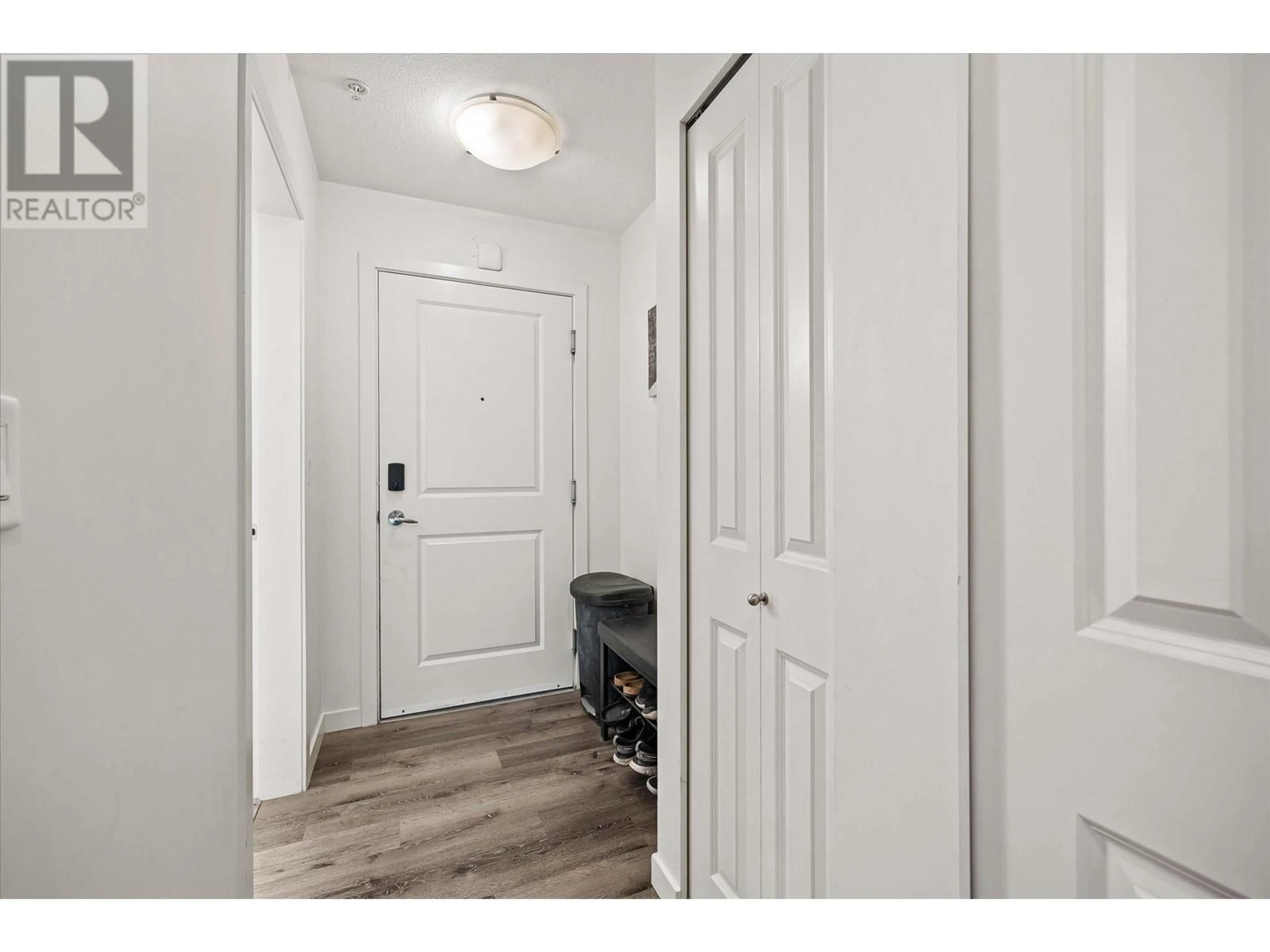 Indoor entryway for 215 - 539 YATES ROAD, Kelowna British Columbia V1V2T8