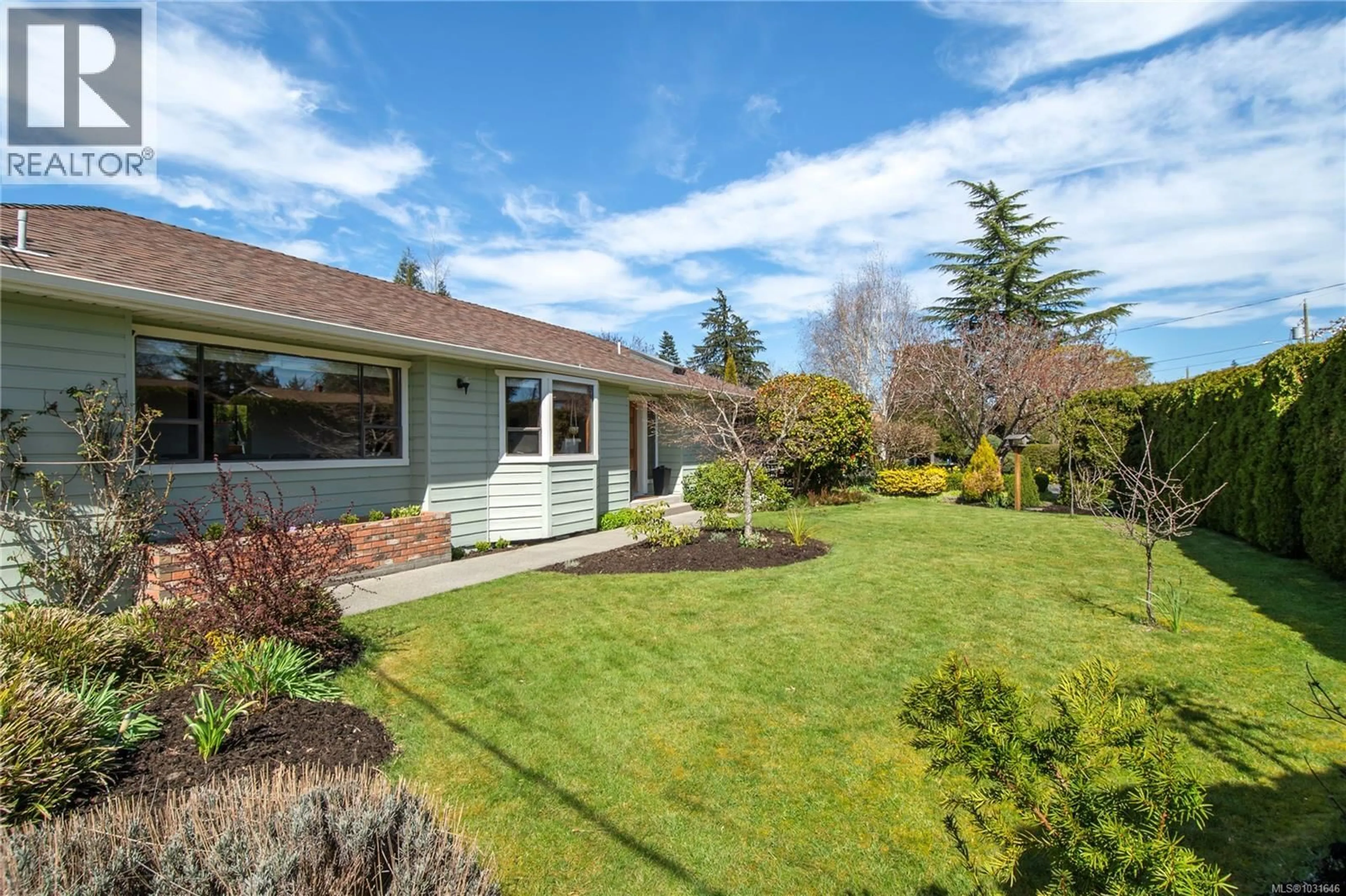 Home with vinyl exterior material, street for 1780 JUNIPER DRIVE, Campbell River British Columbia V9W6Y1