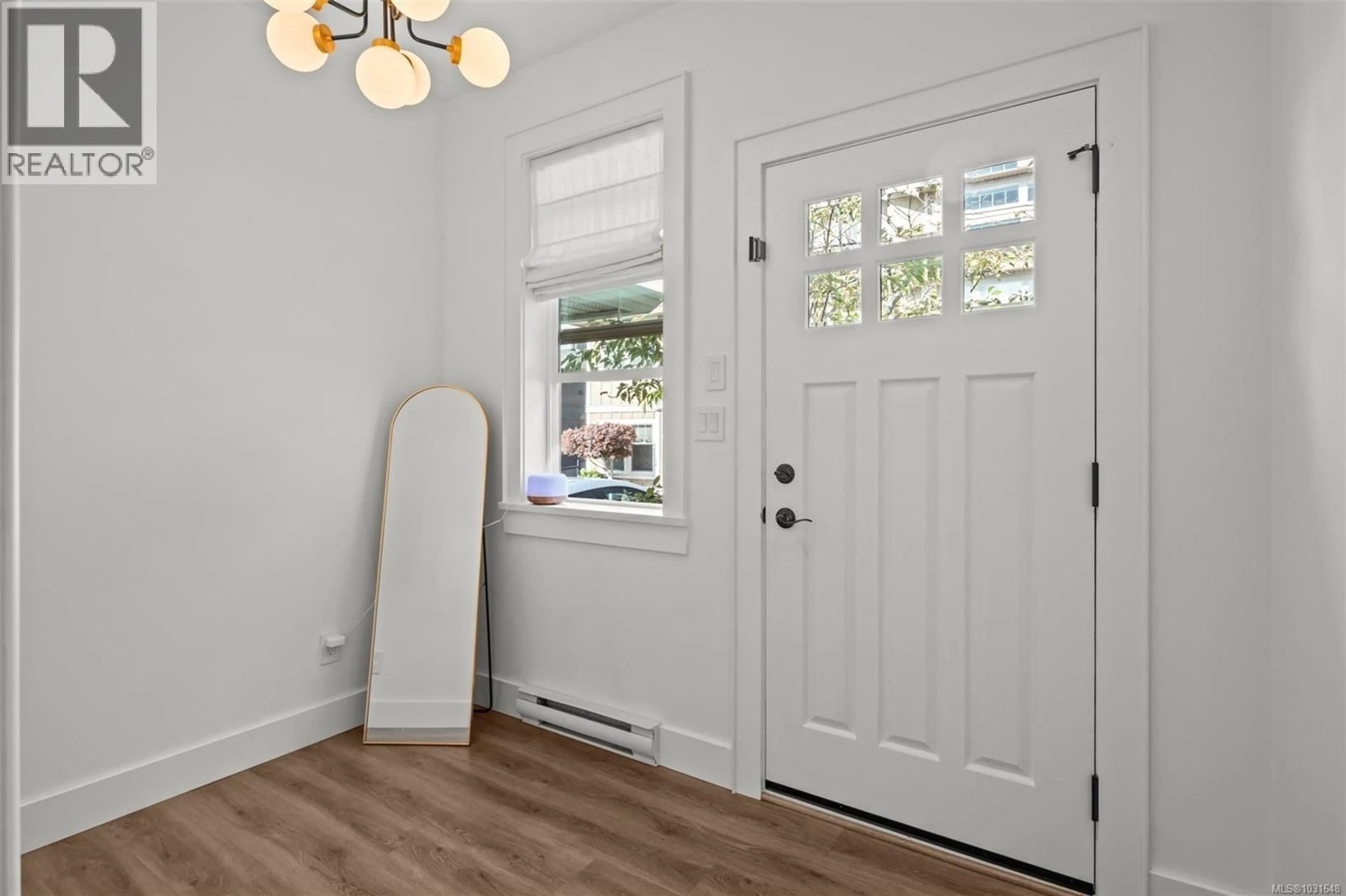 Indoor entryway for 4 - 4583 WILKINSON ROAD, Saanich British Columbia V8Z5C3