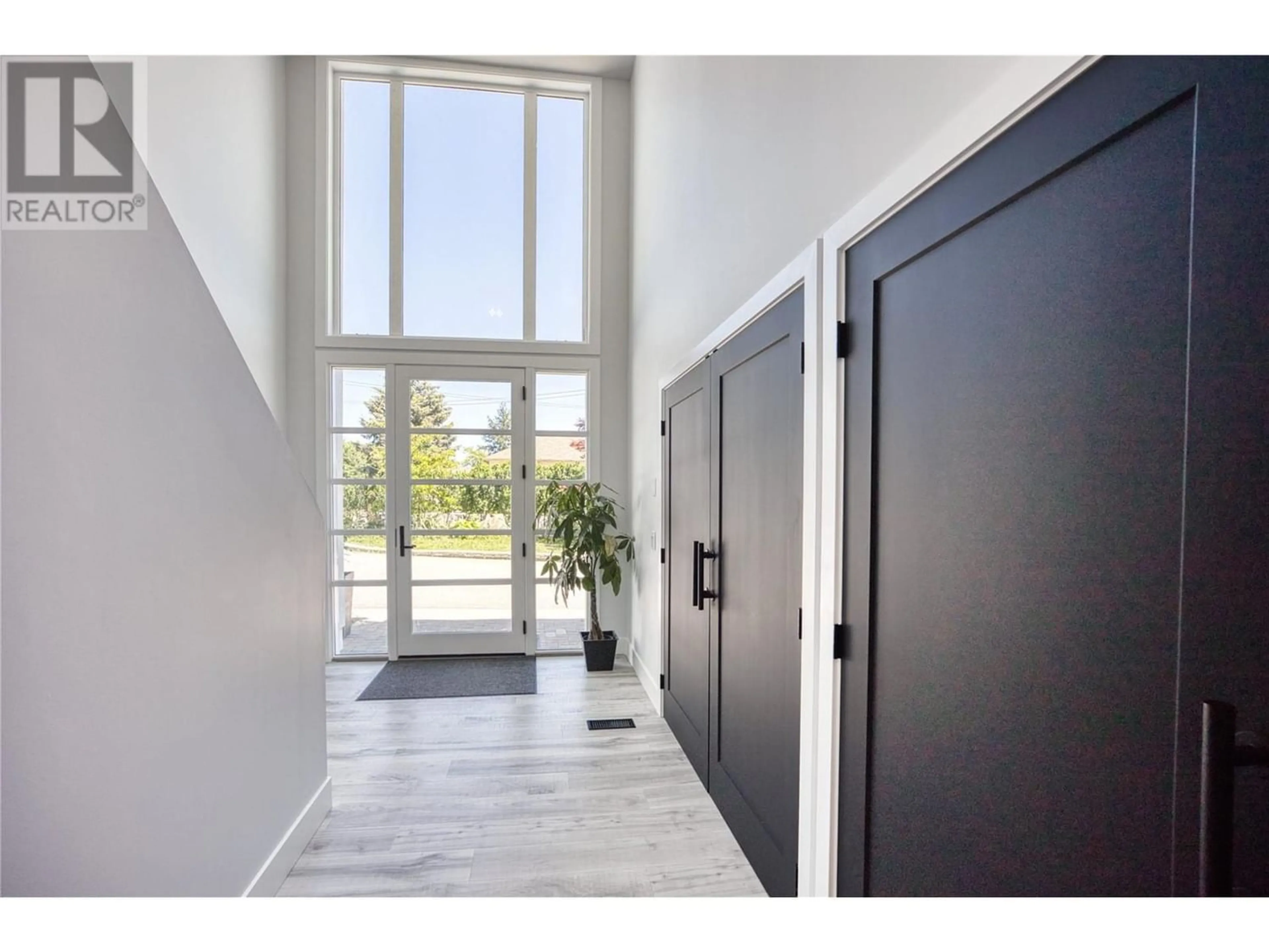 Indoor entryway for 2340 Thacker Drive, West Kelowna British Columbia V1Z1V8